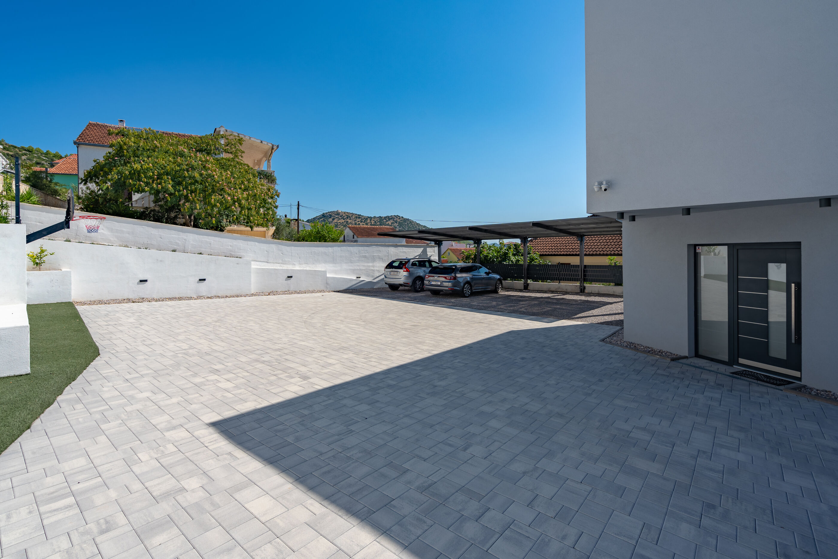 Photo of Villa Summer side