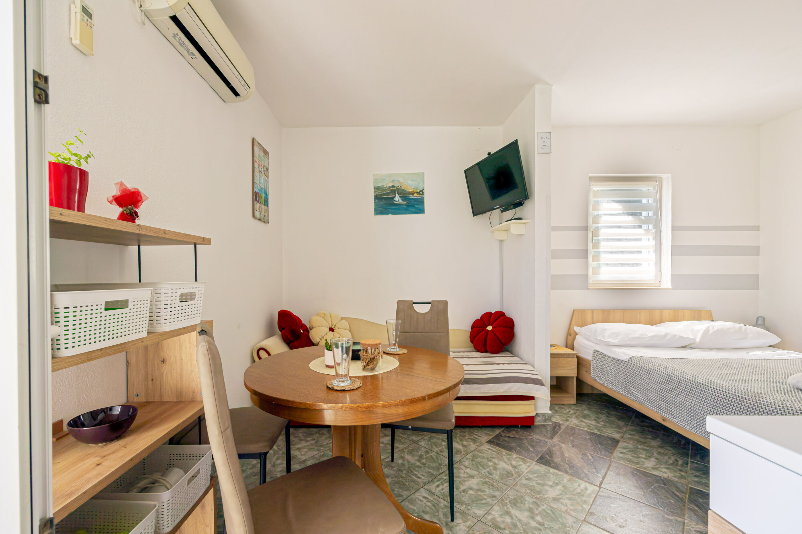 Apartments Naki 10487-A1