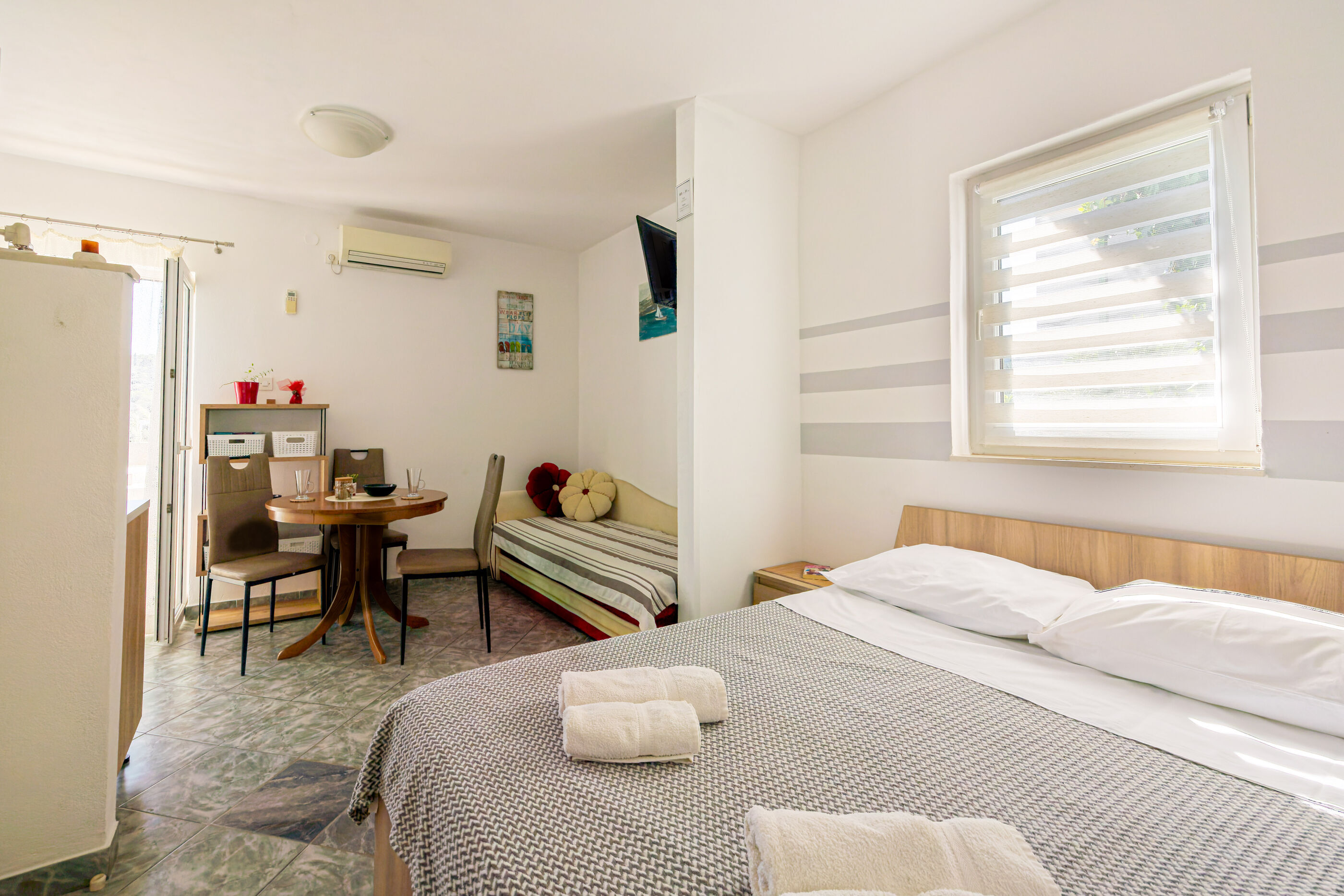 Apartments Naki 10487-A1