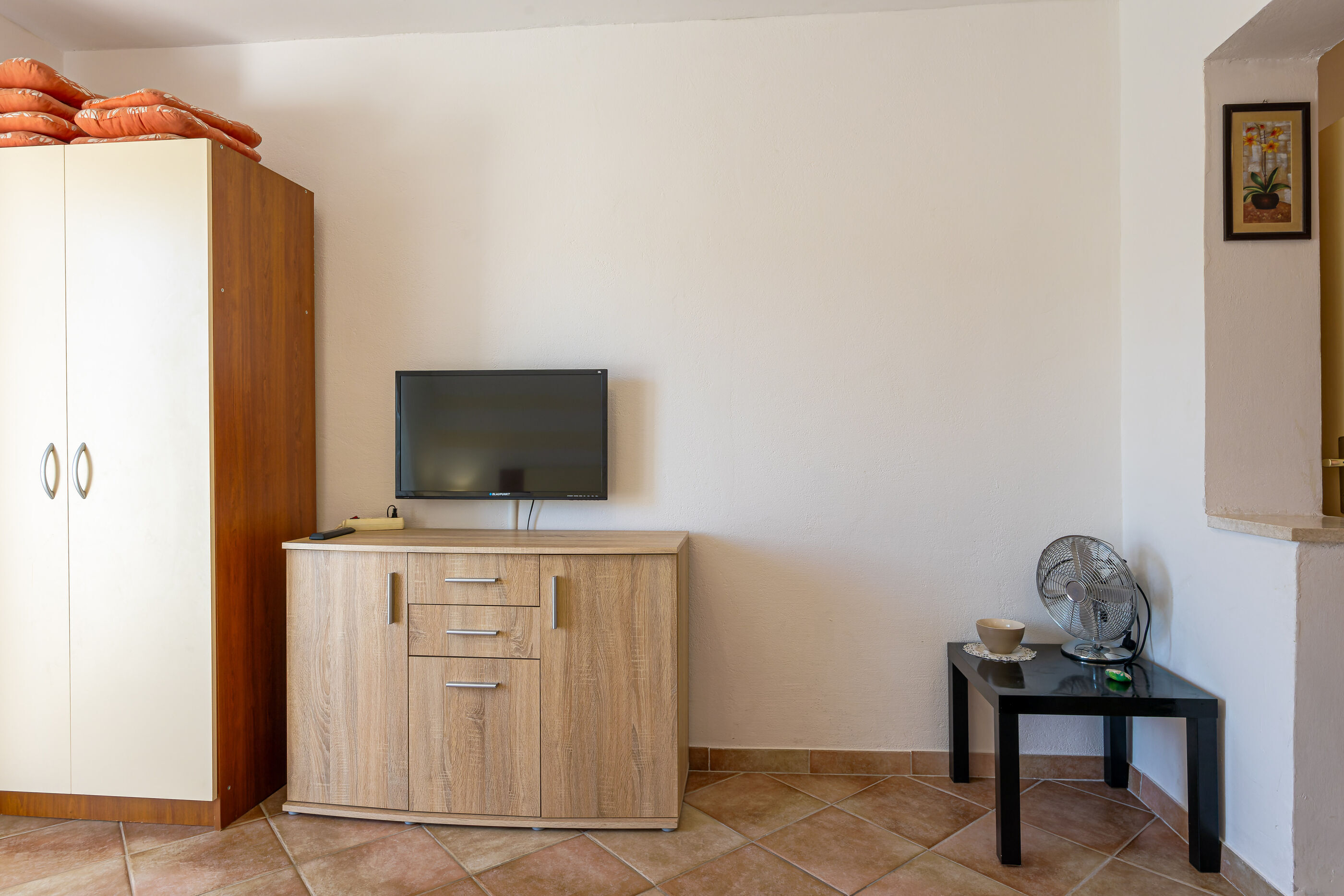Apartments Naki 10487-A2