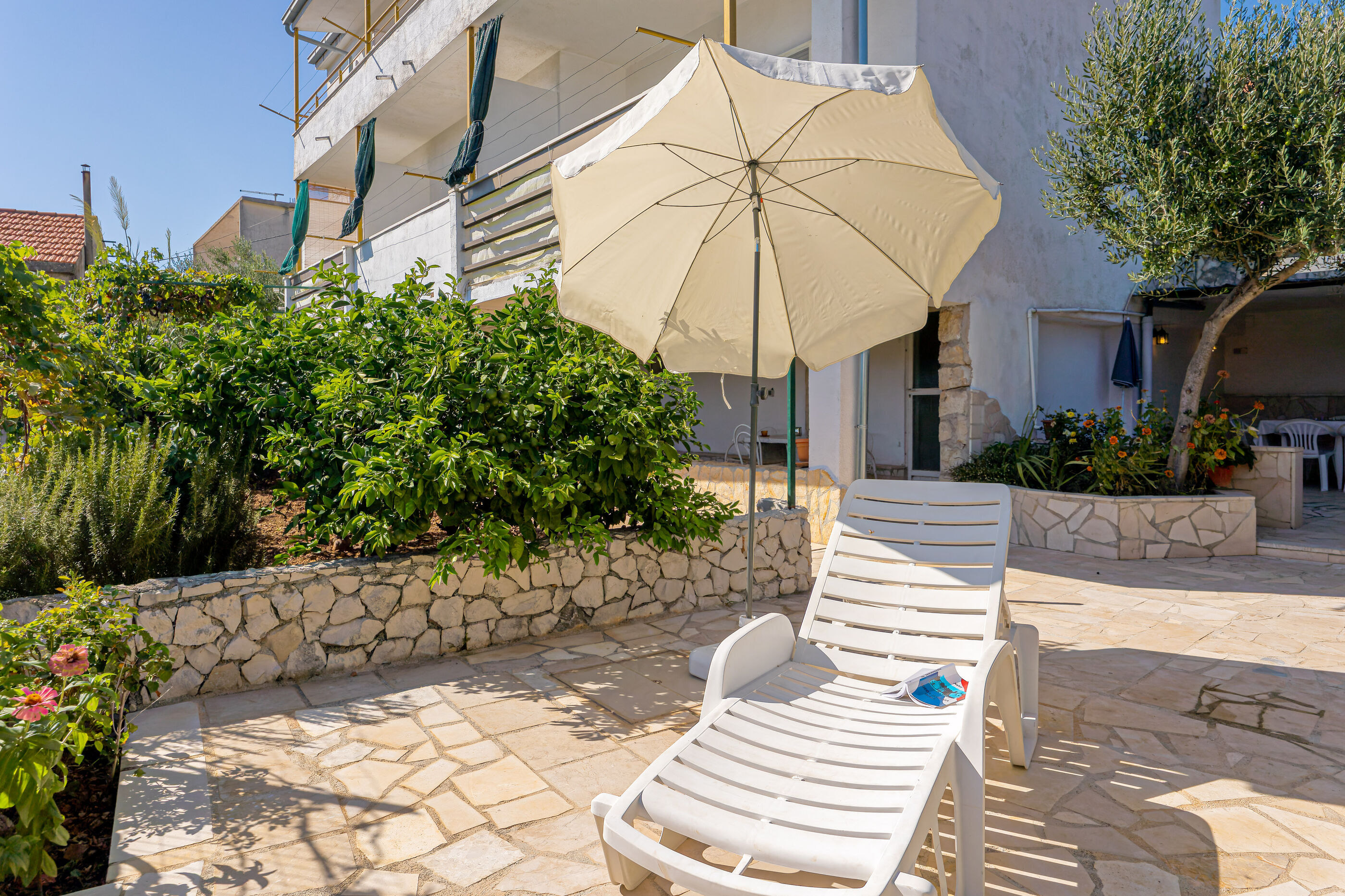 Apartments Naki 10487-A1