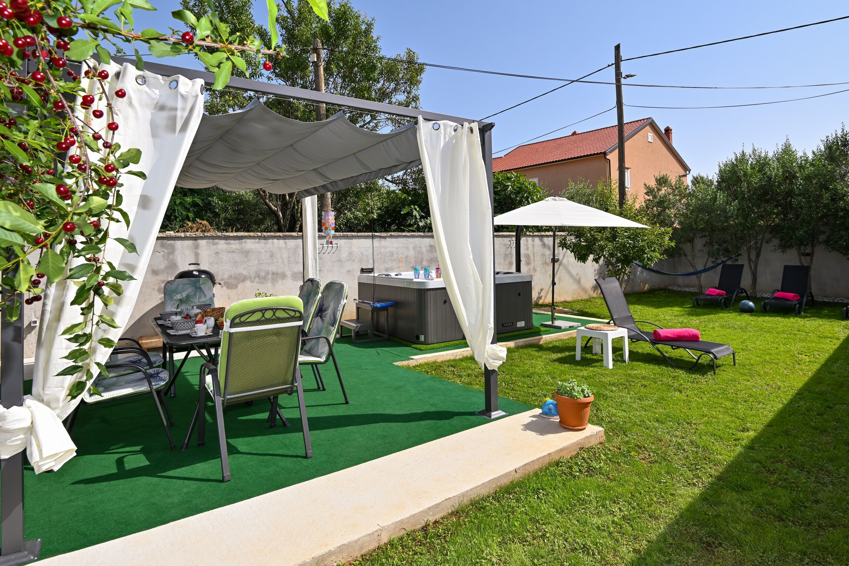 House Nikolina 64133-K1