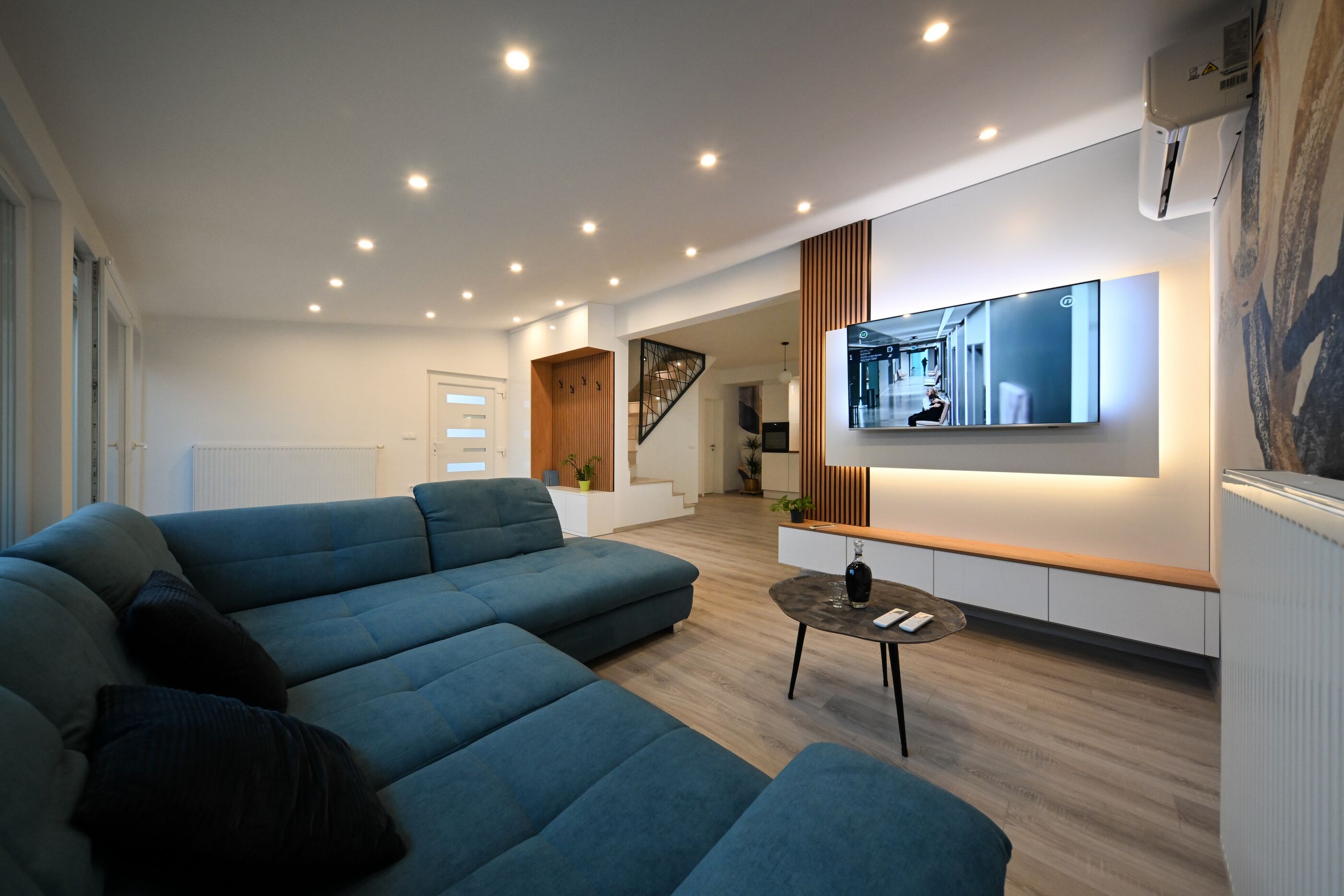 House Nikolina 64133-K1