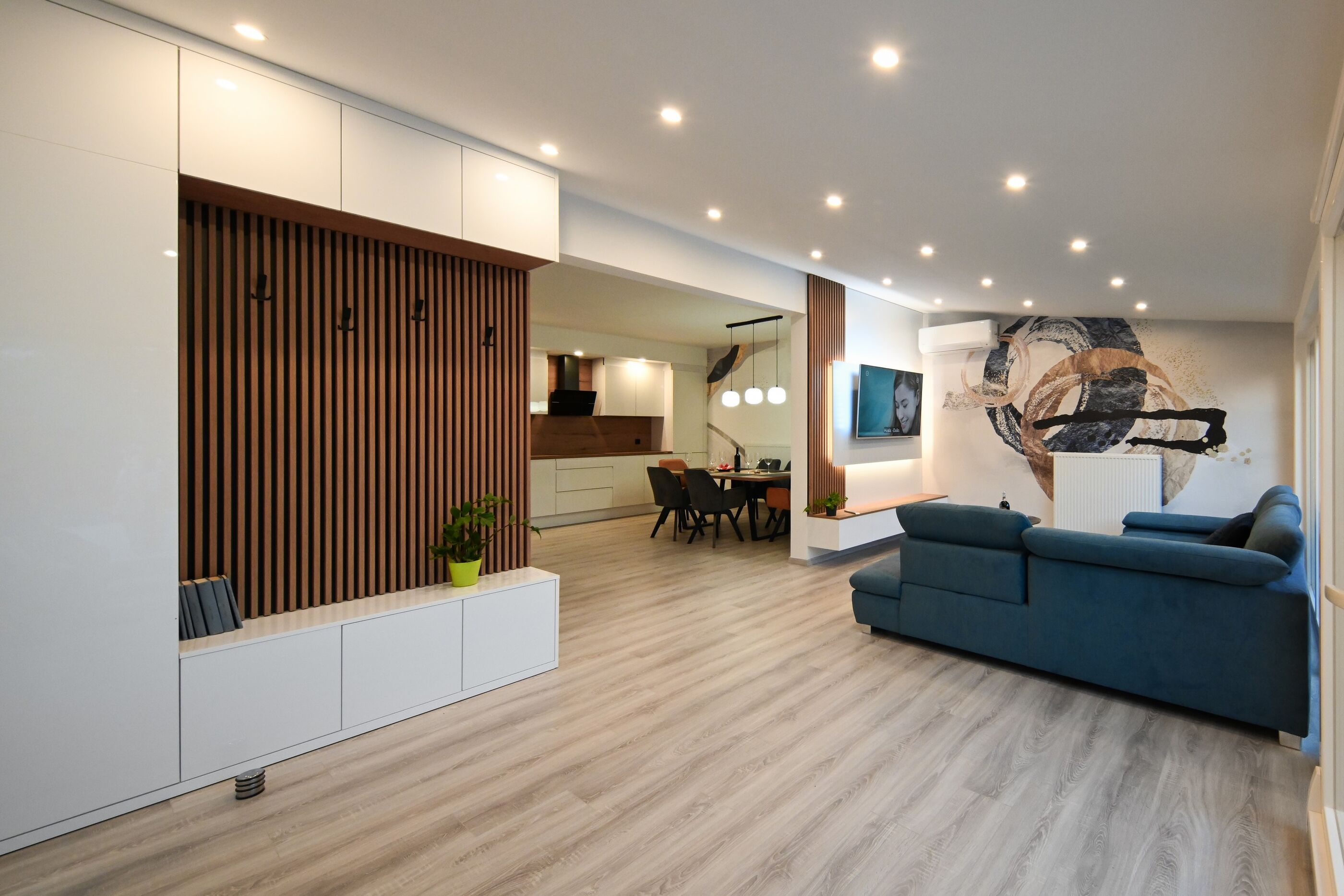 House Nikolina 64133-K1