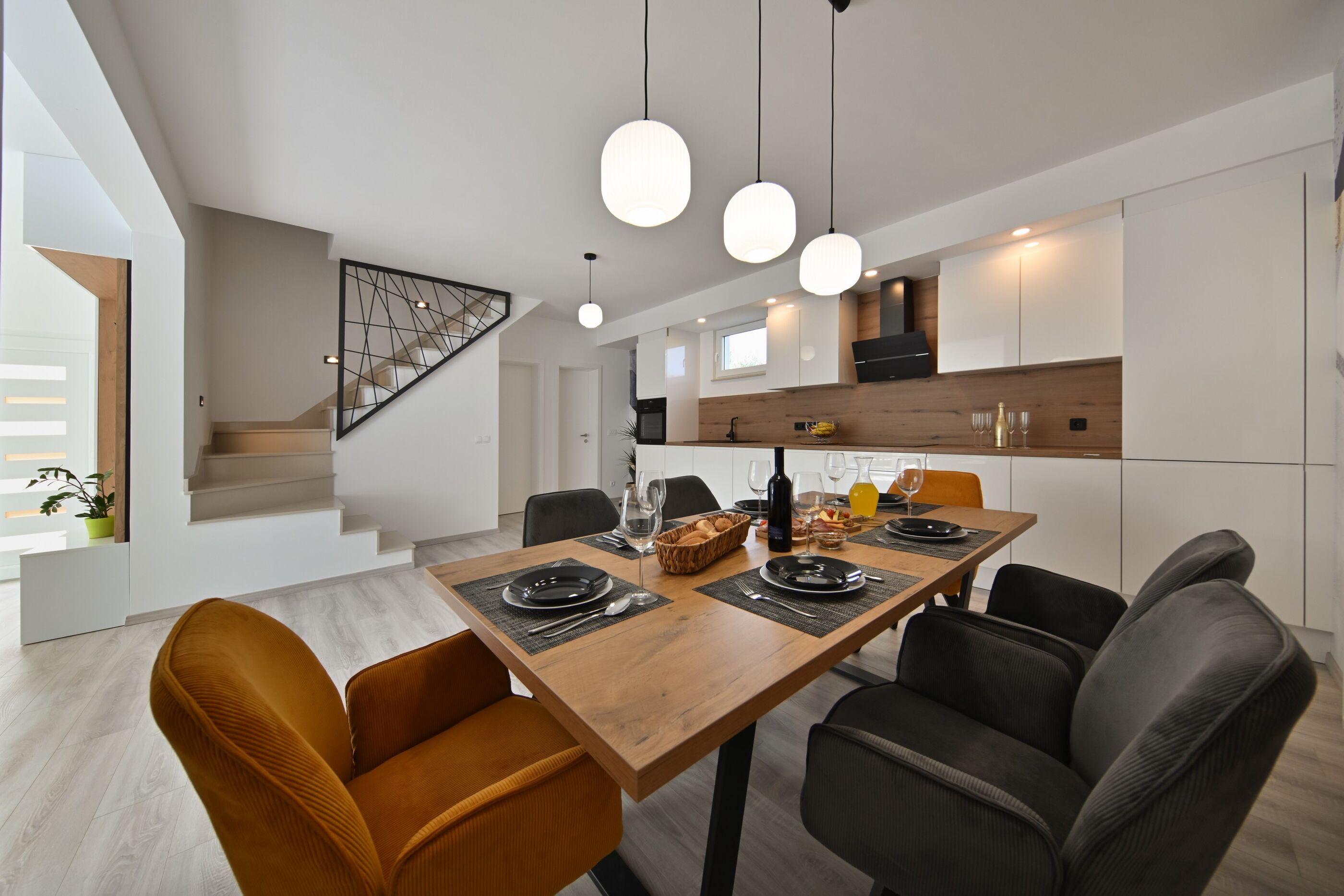 House Nikolina 64133-K1