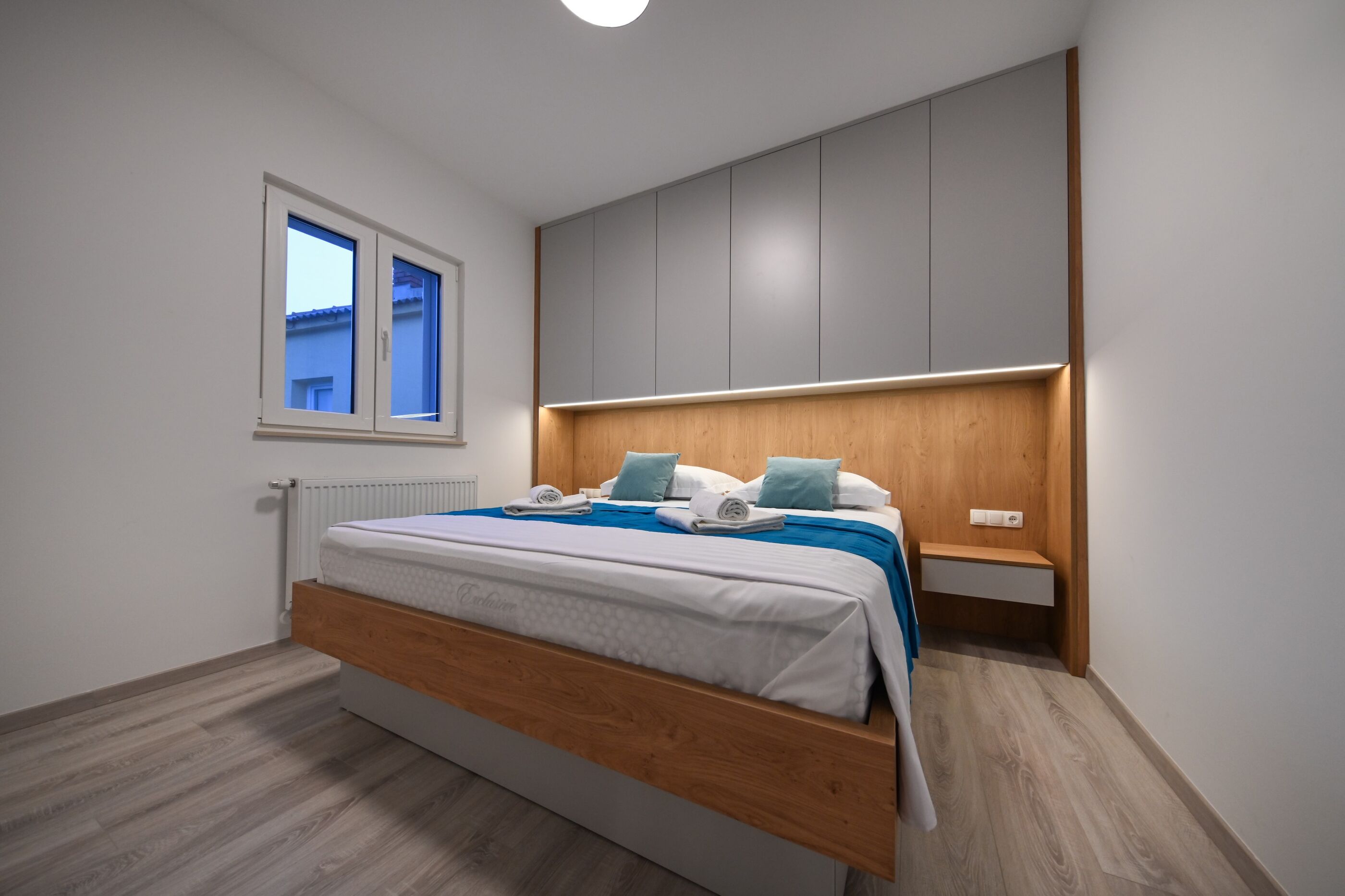House Nikolina 64133-K1