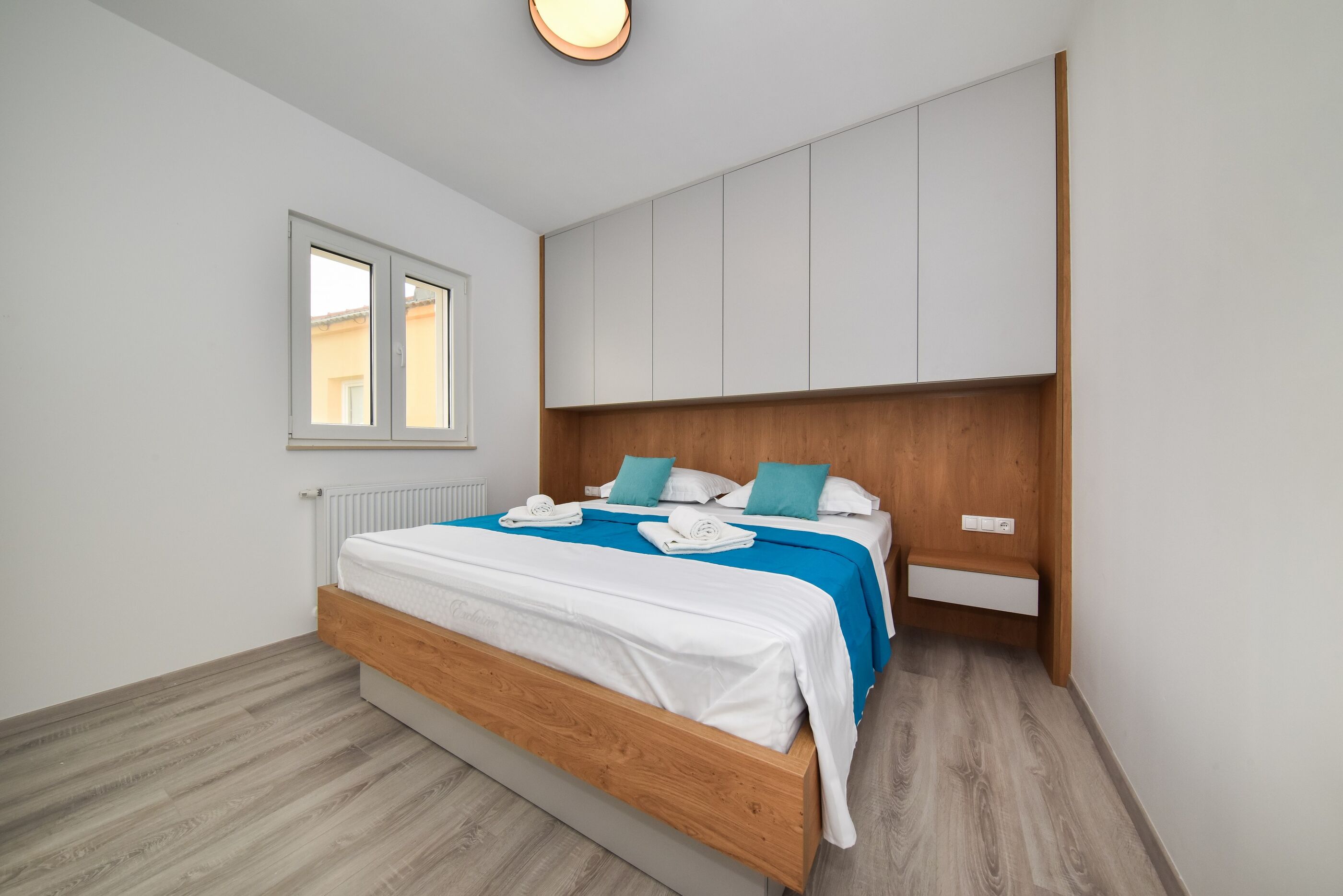 House Nikolina 64133-K1