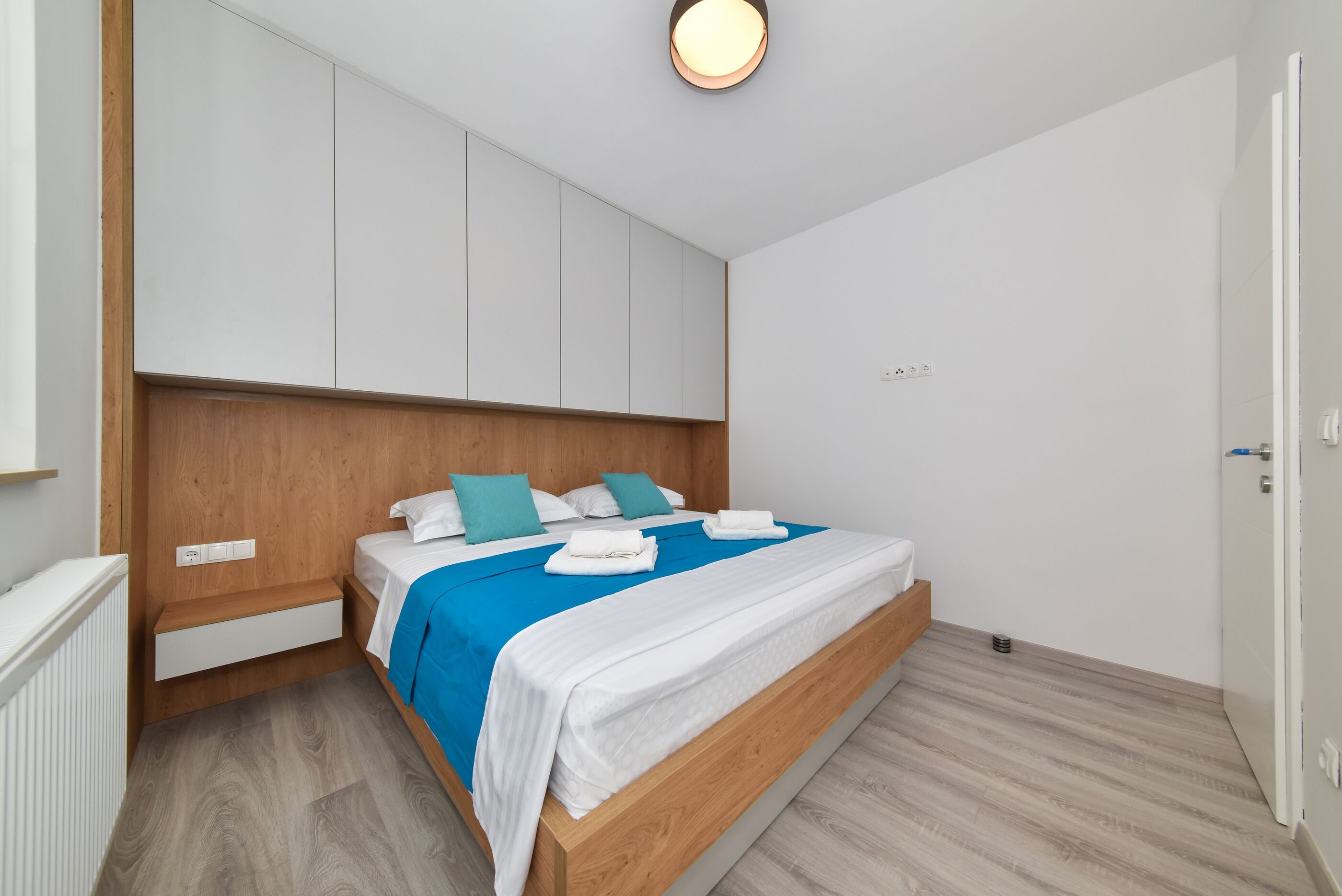 House Nikolina 64133-K1