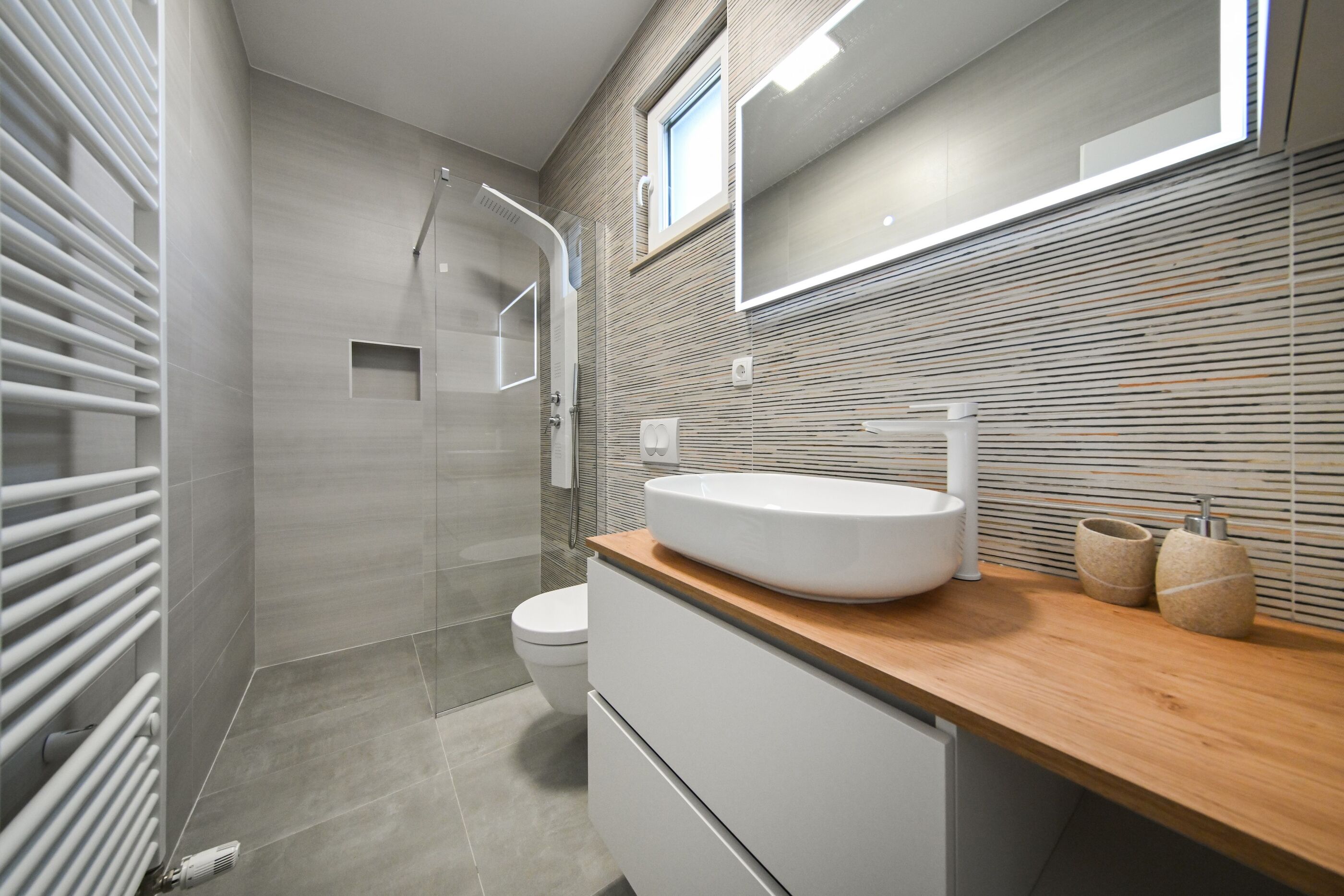 House Nikolina 64133-K1