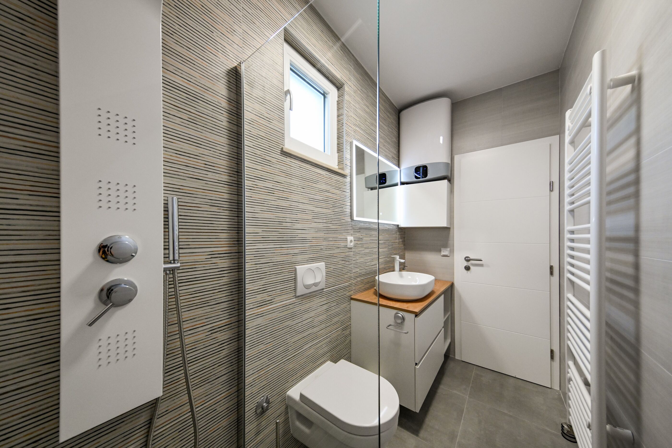 House Nikolina 64133-K1