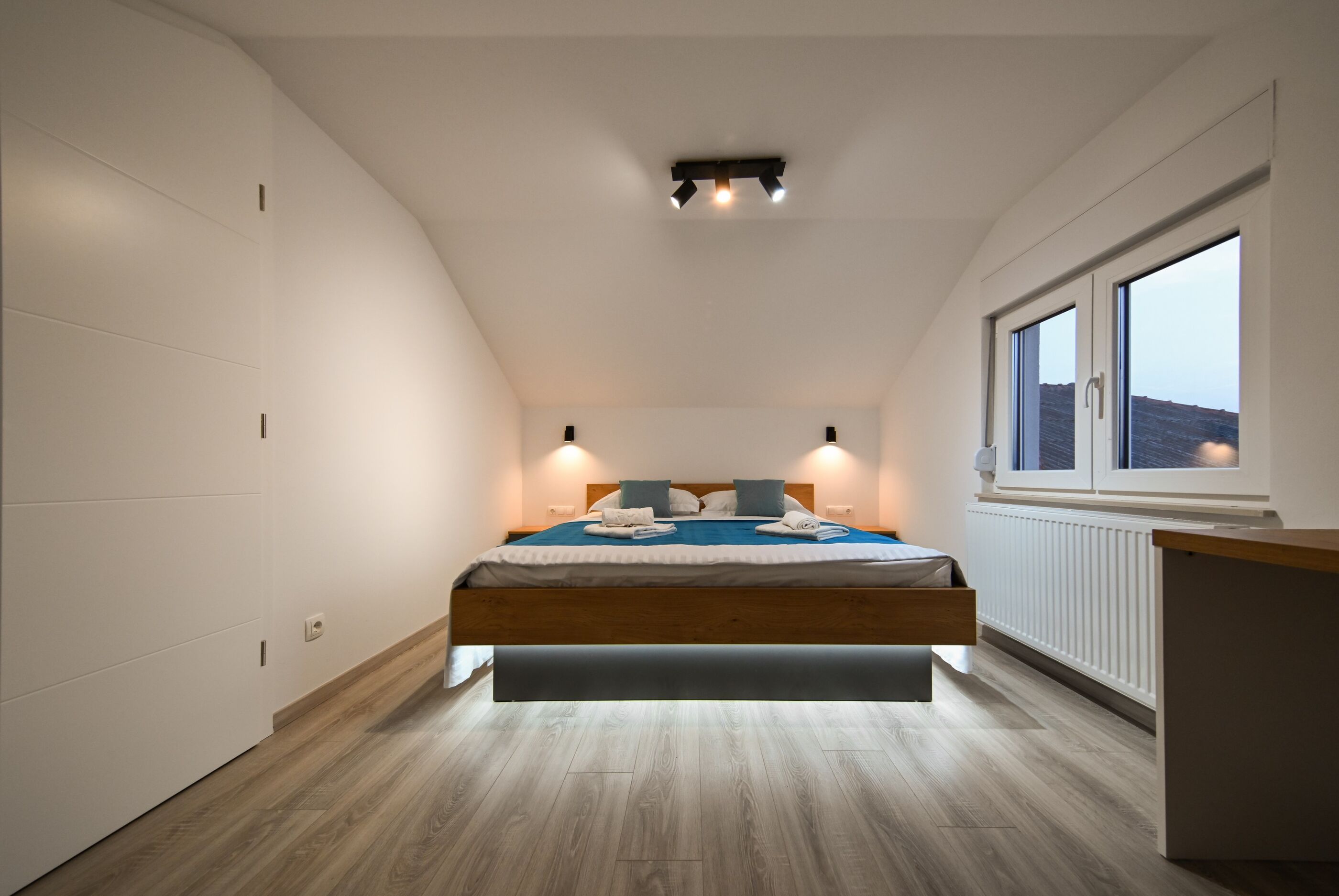 House Nikolina 64133-K1