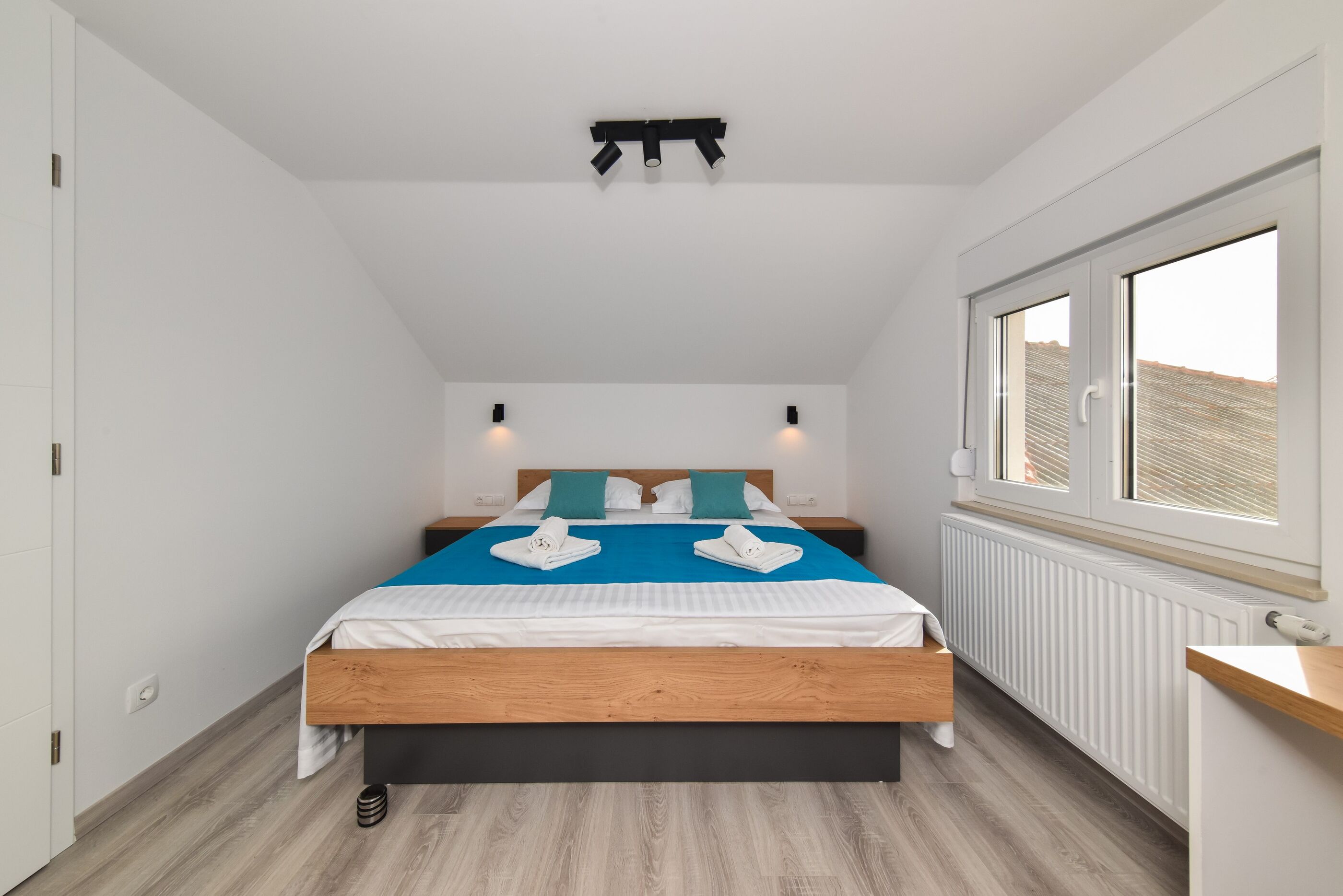 House Nikolina 64133-K1