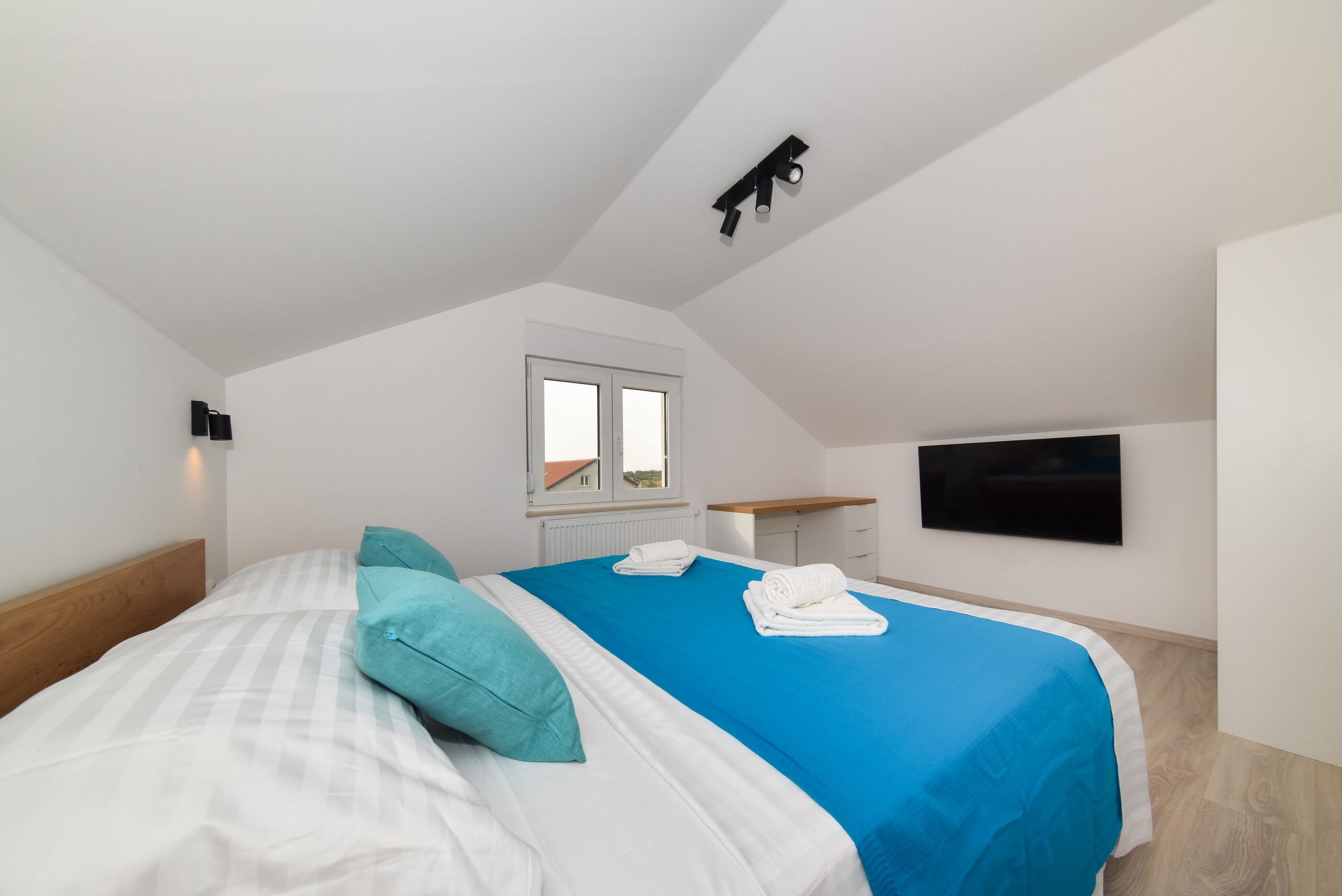 House Nikolina 64133-K1