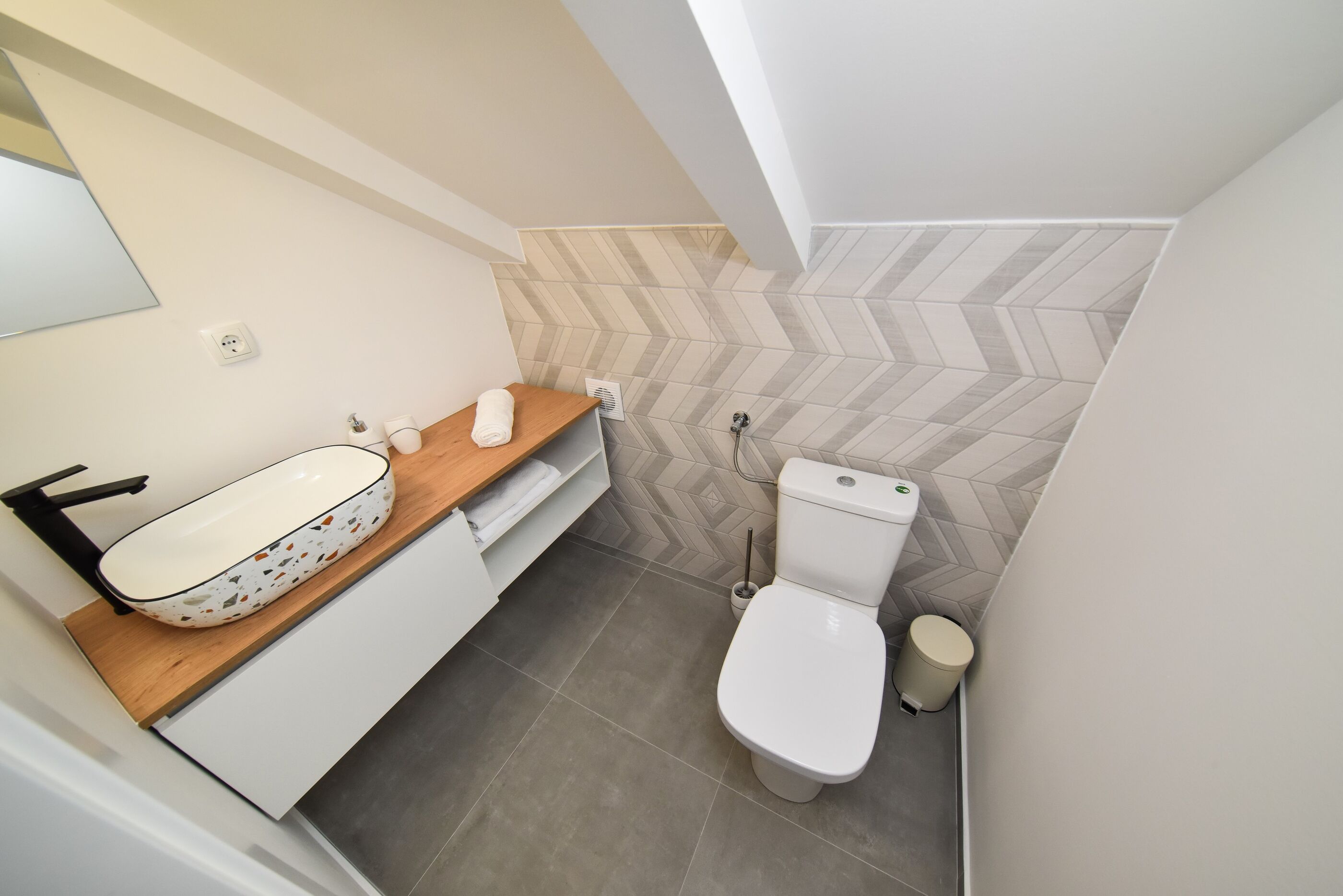 House Nikolina 64133-K1
