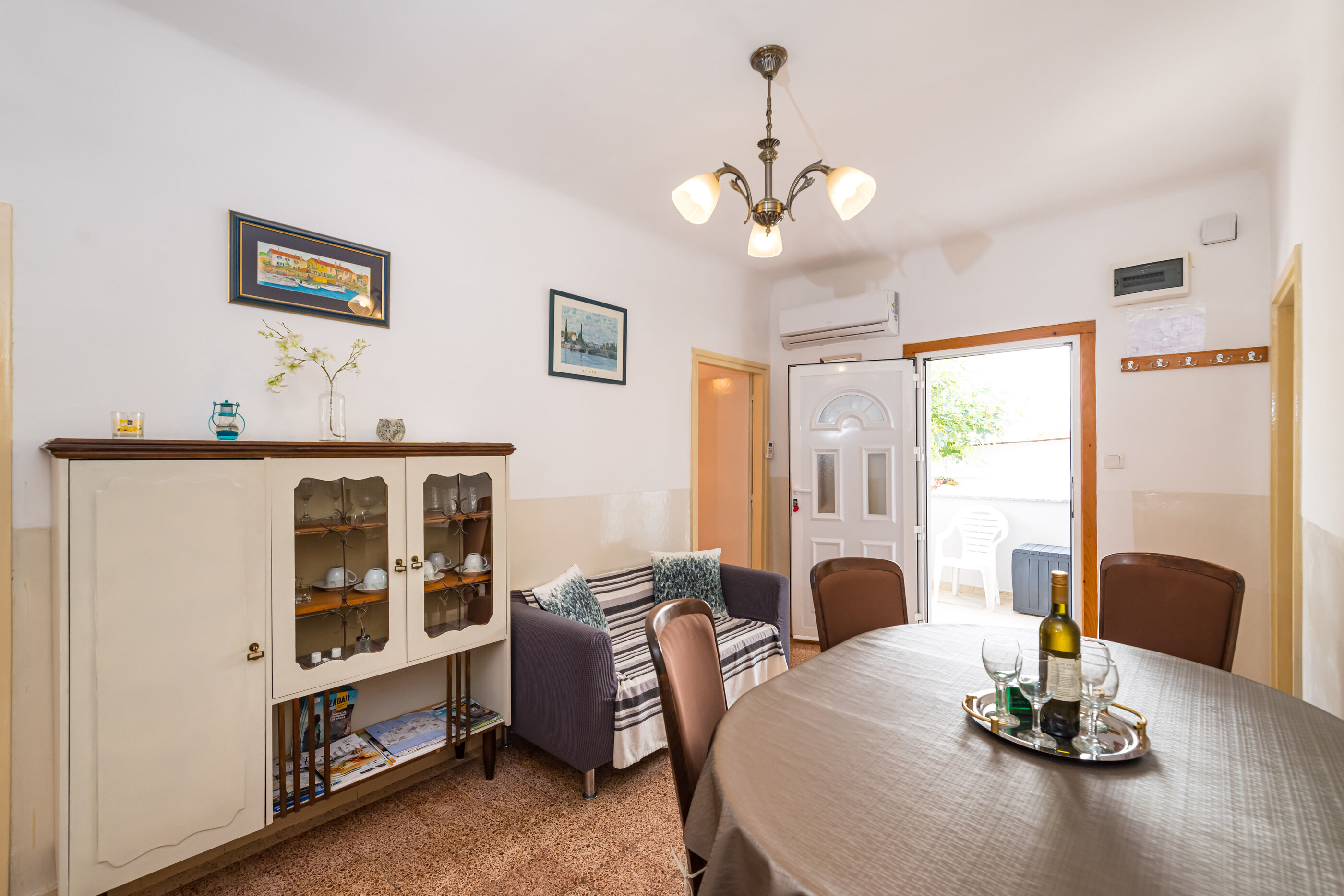 House Franica 76471-A1
