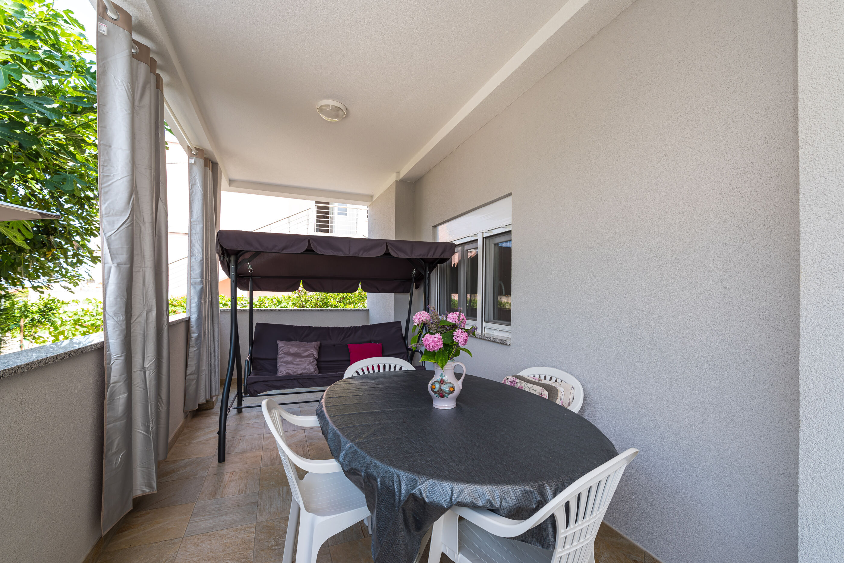 House Franica 76471-A1