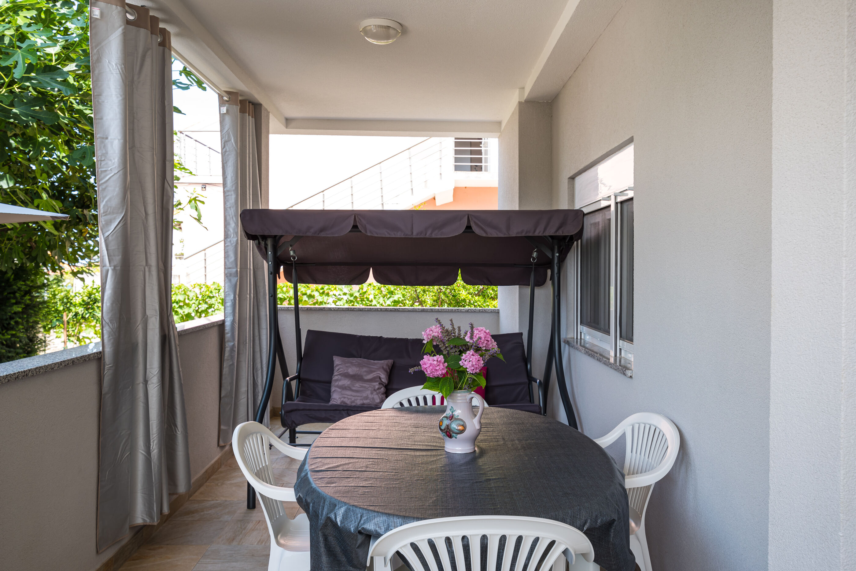 House Franica 76471-A1