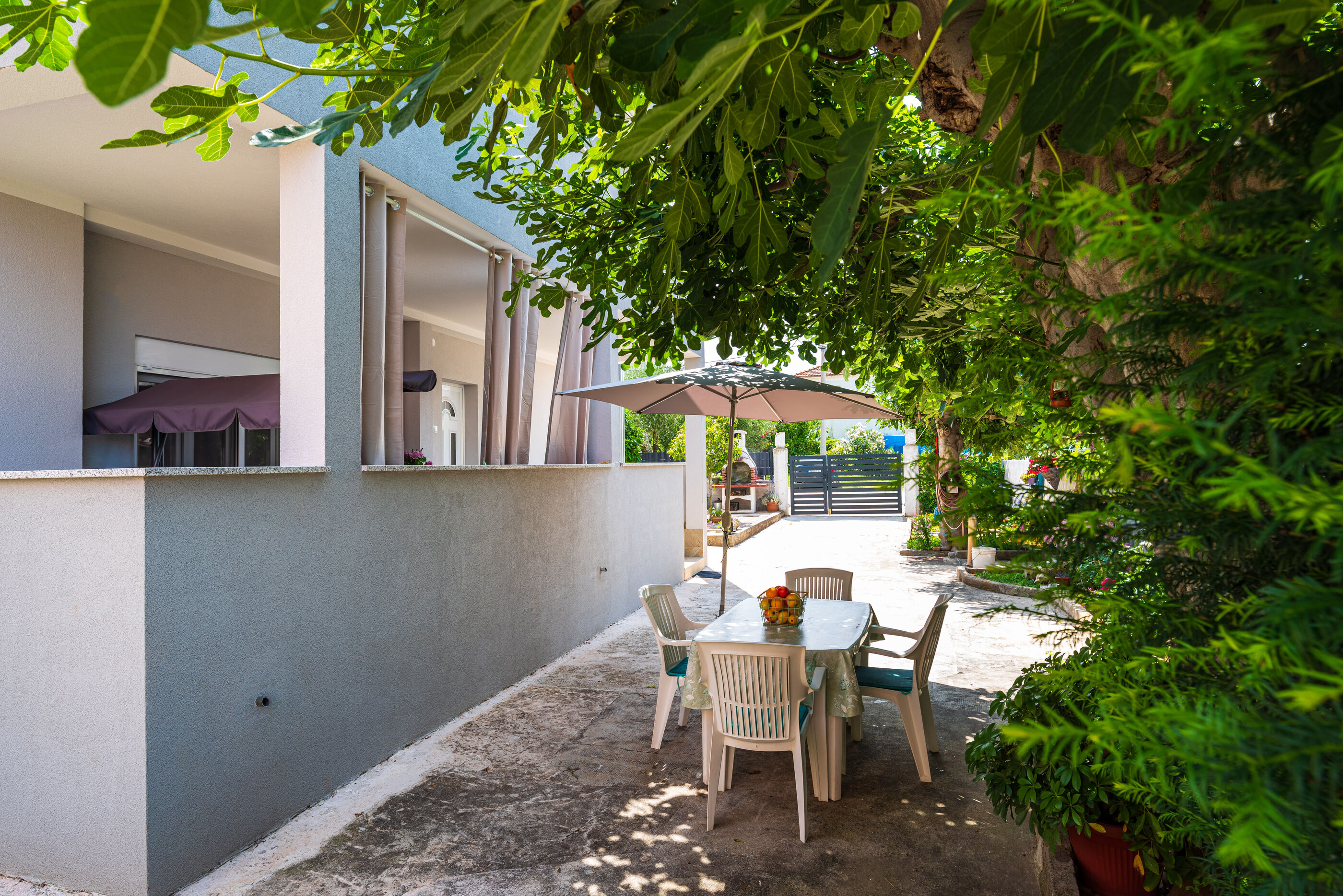 House Franica 76471-A1