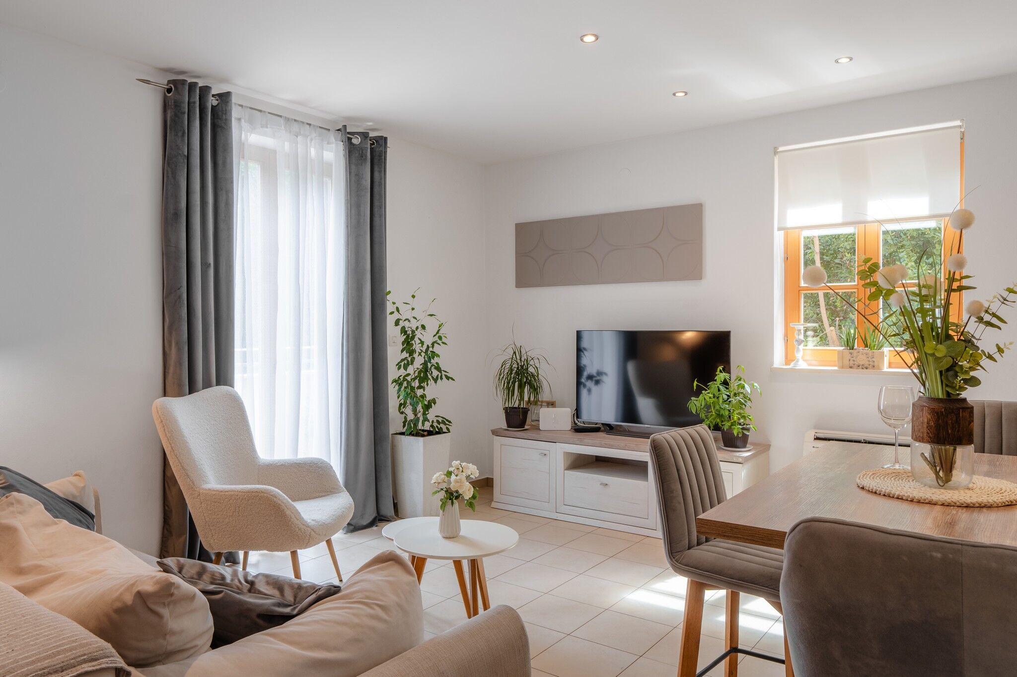 Apartments Wishing Well & Four seasons 11515-A2
