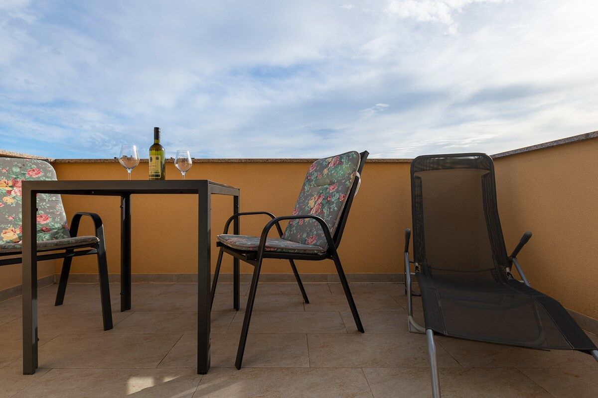 House Vella 74337-A1