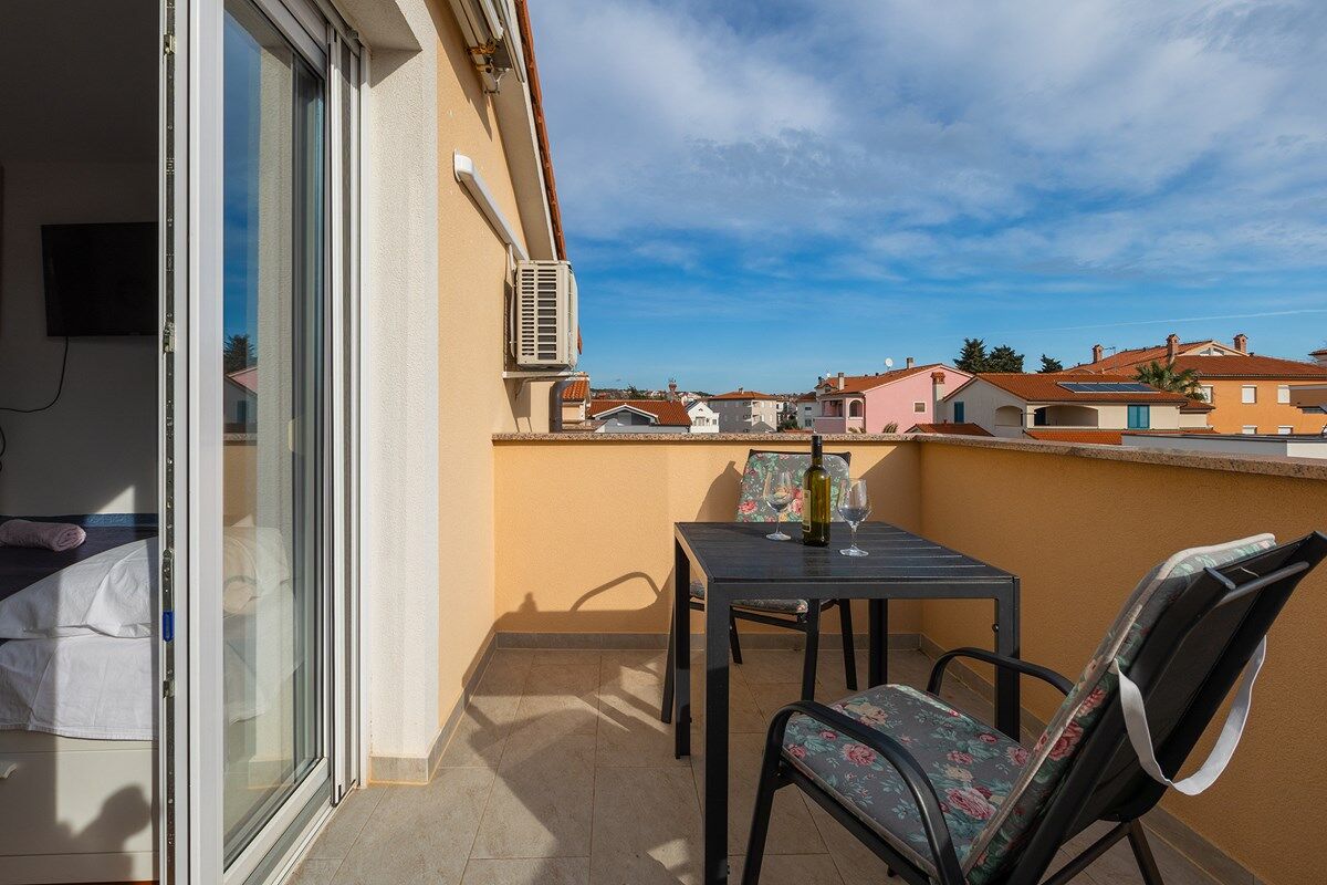 House Vella 74337-A1