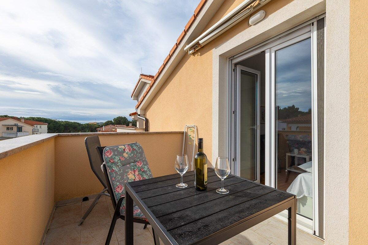 House Vella 74337-A1