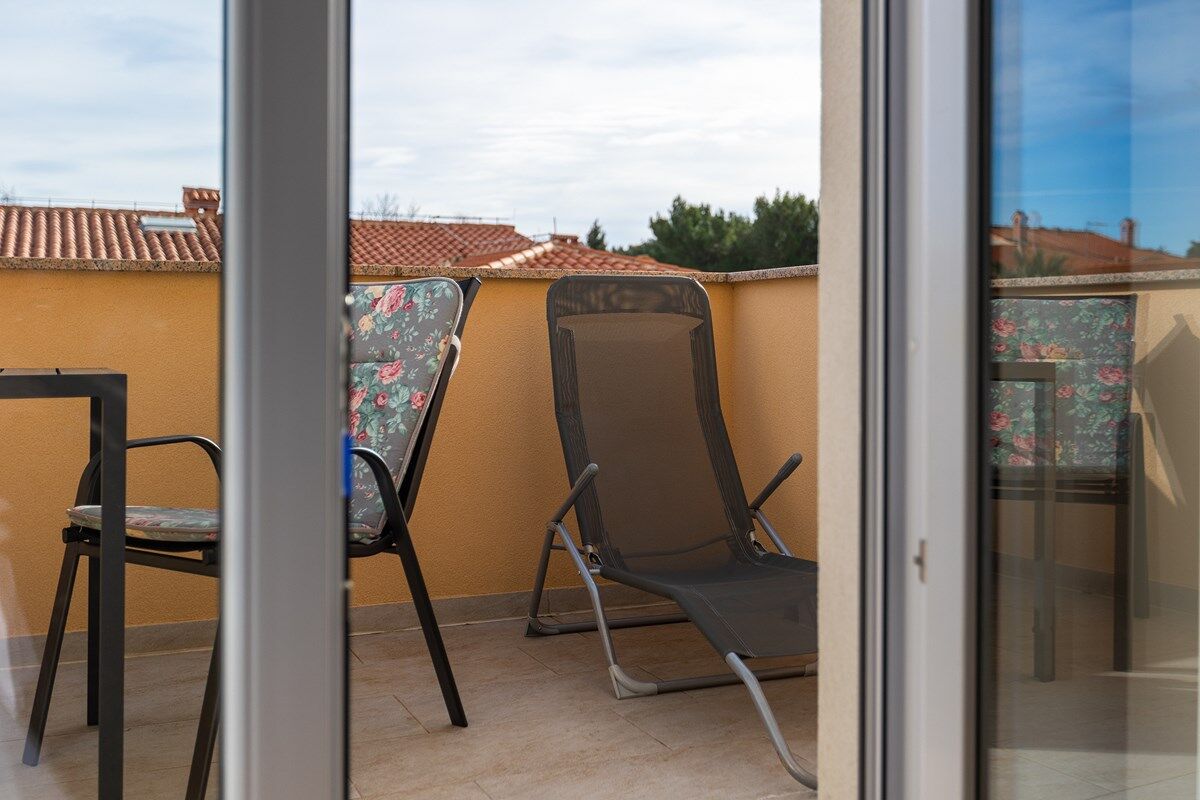 House Vella 74337-A1