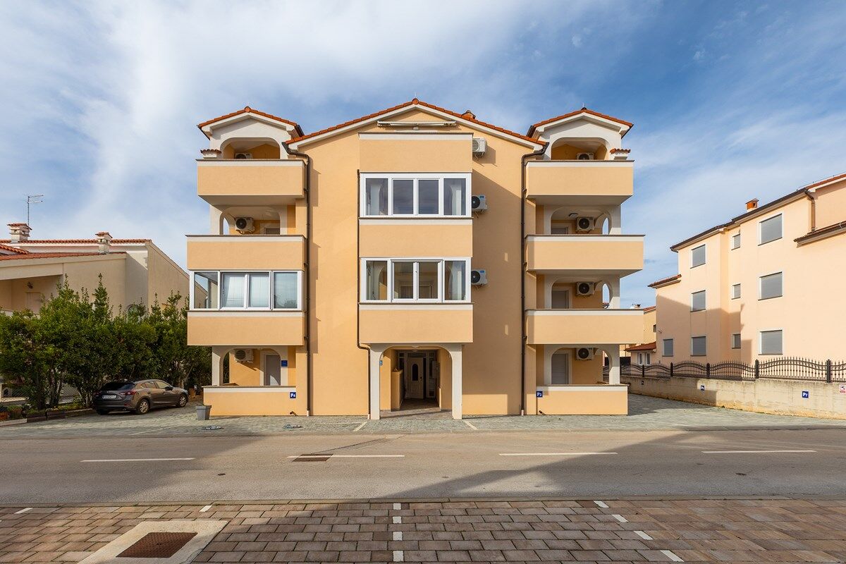 House Vella 74337-A1