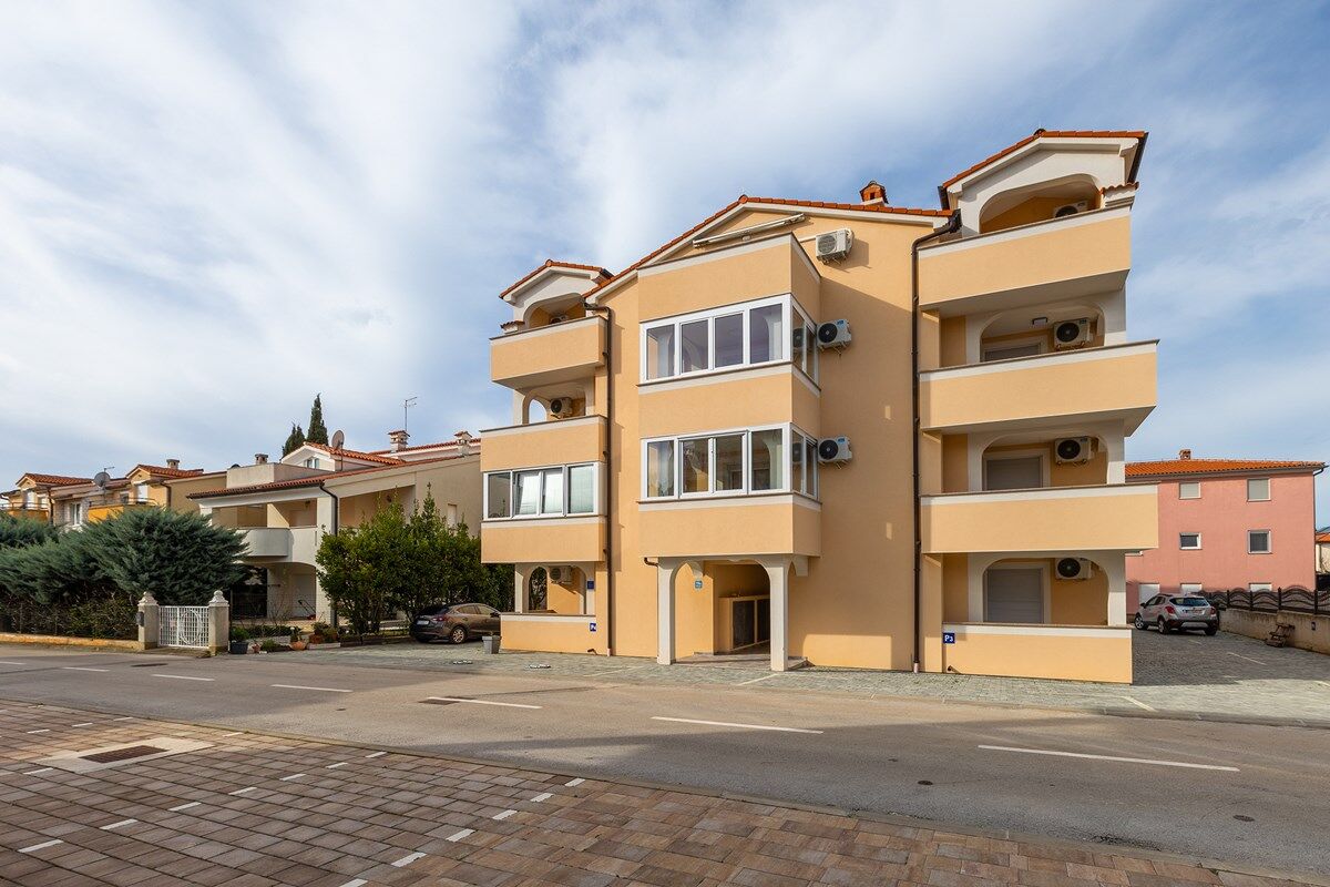 House Vella 74337-A1