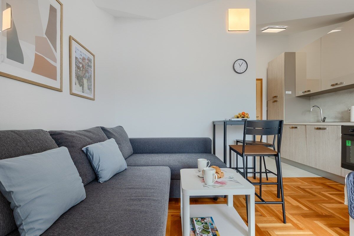 House Vella 74337-A1