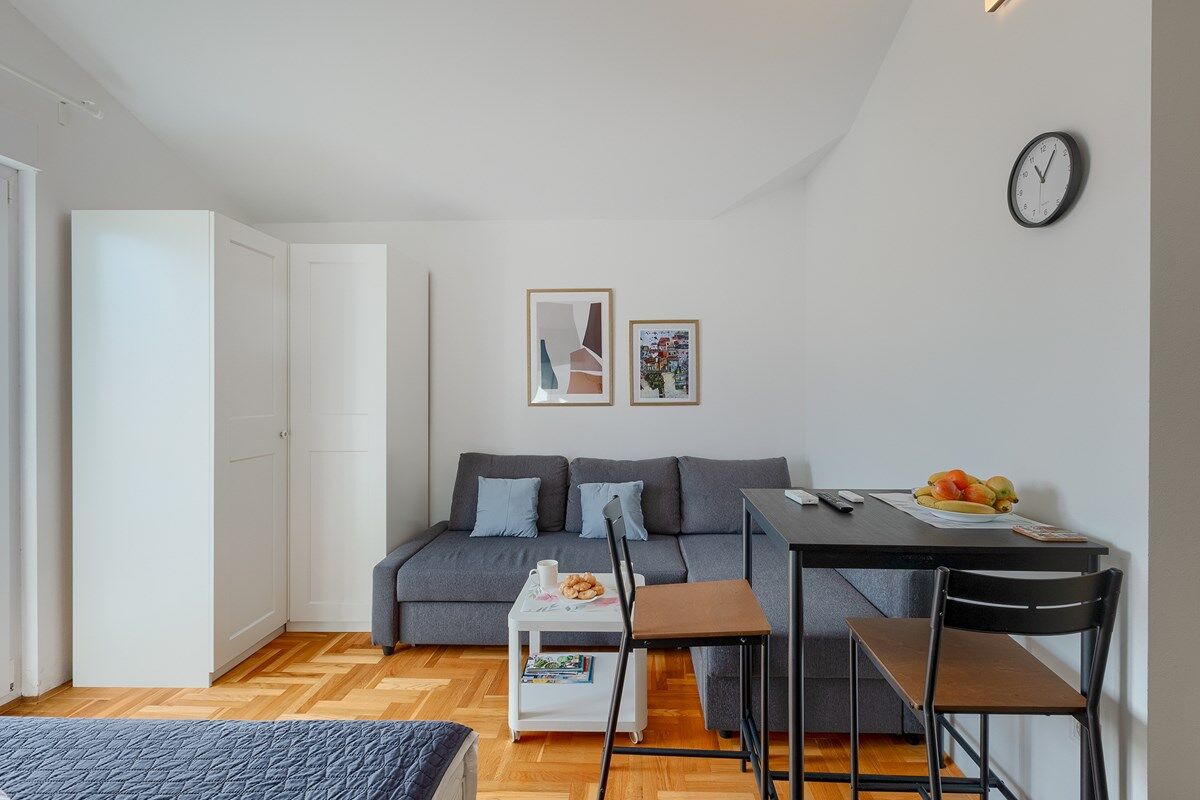 House Vella 74337-A1