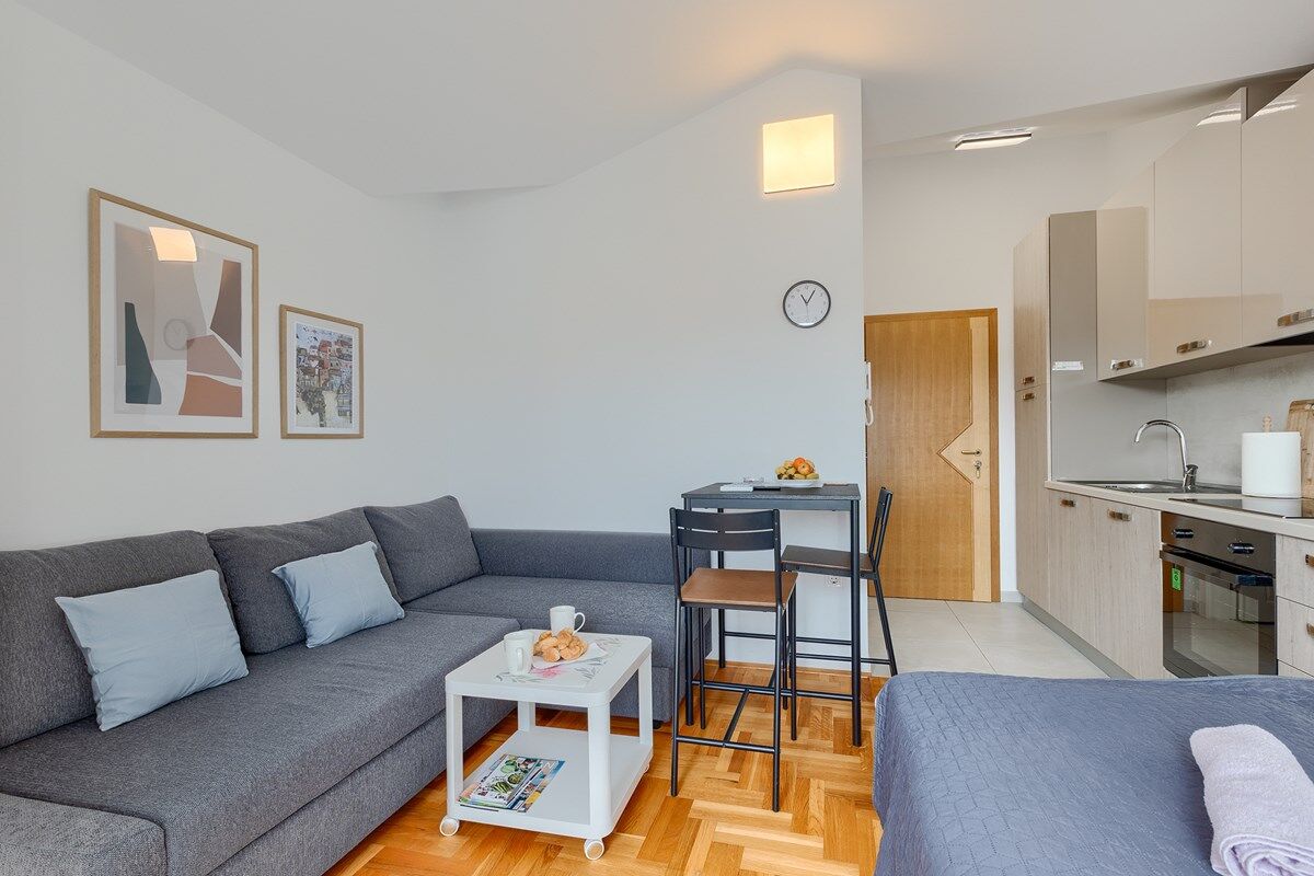 House Vella 74337-A1
