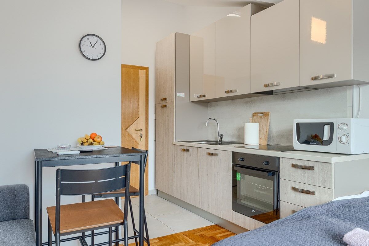 House Vella 74337-A1