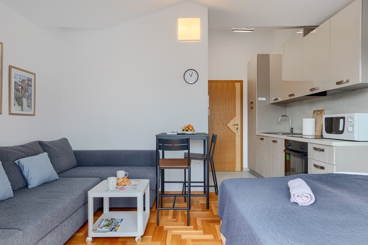 House Vella 74337-A1