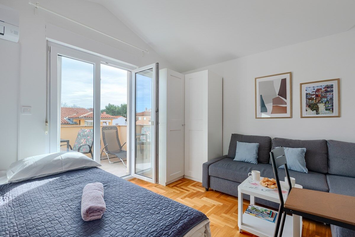 House Vella 74337-A1