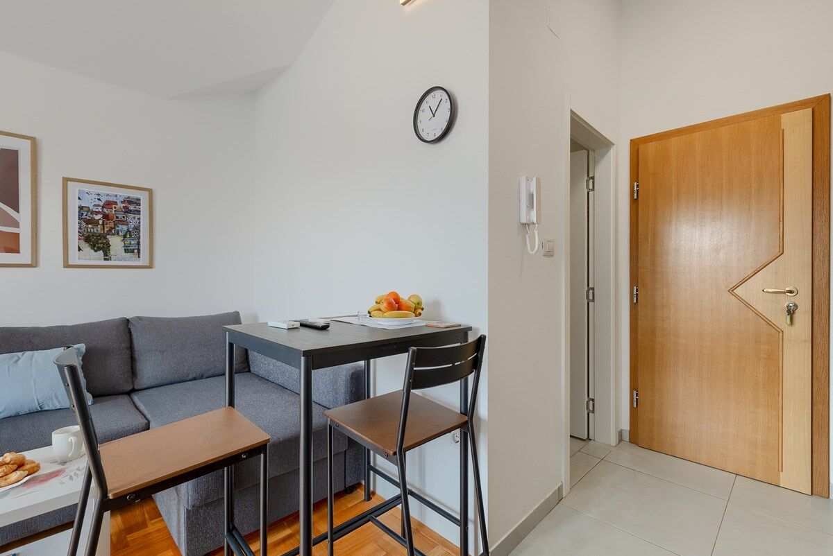 House Vella 74337-A1