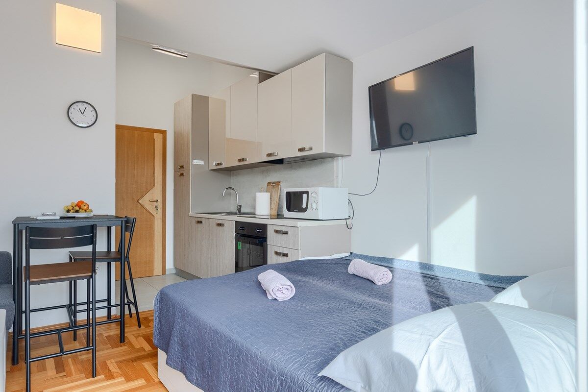 House Vella 74337-A1