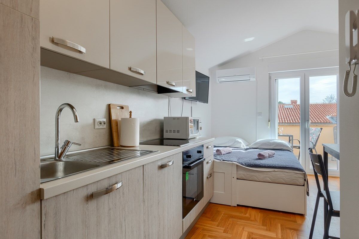 House Vella 74337-A1
