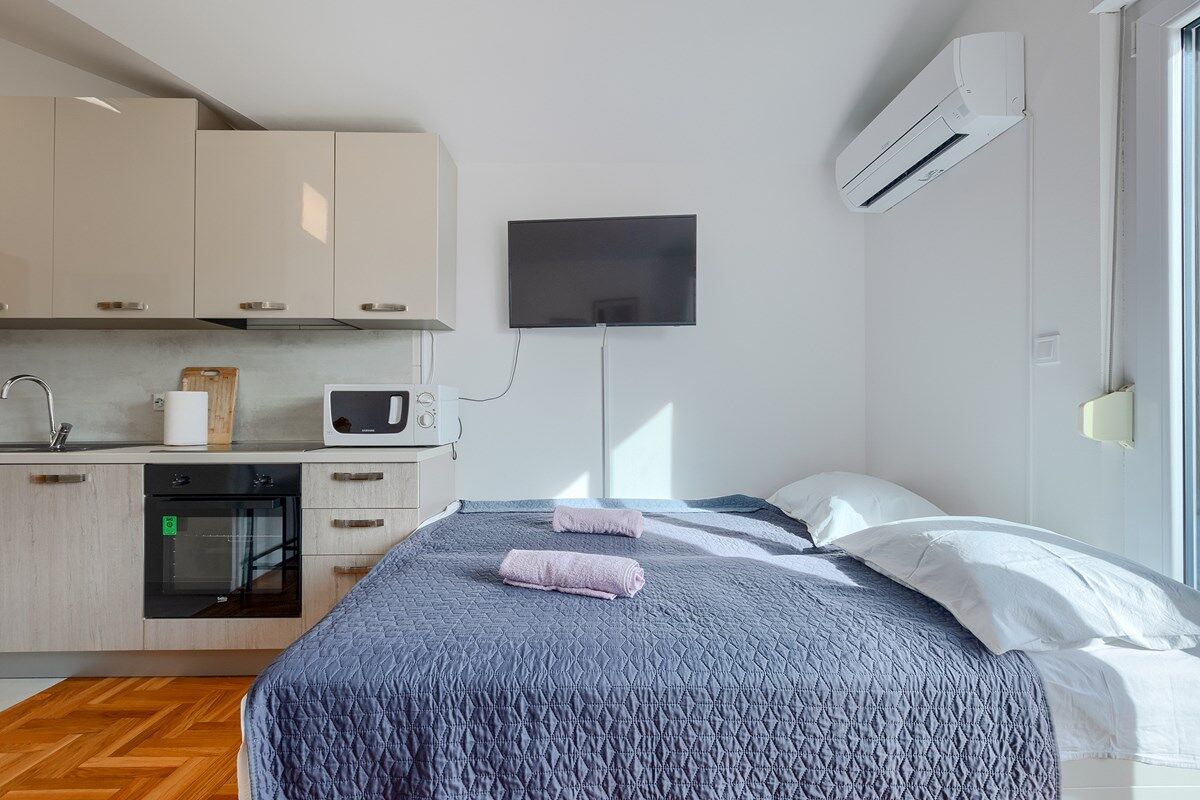 House Vella 74337-A1