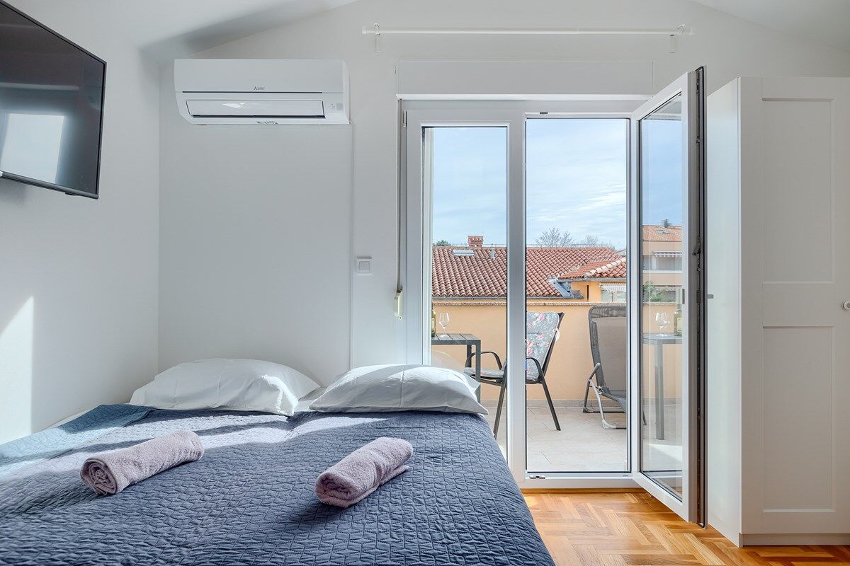House Vella 74337-A1