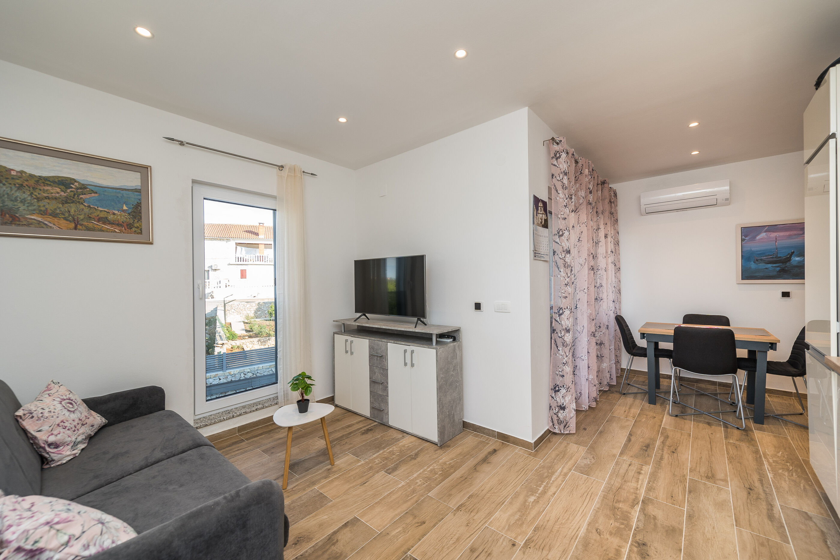 Apartments Cozy 116201-A2