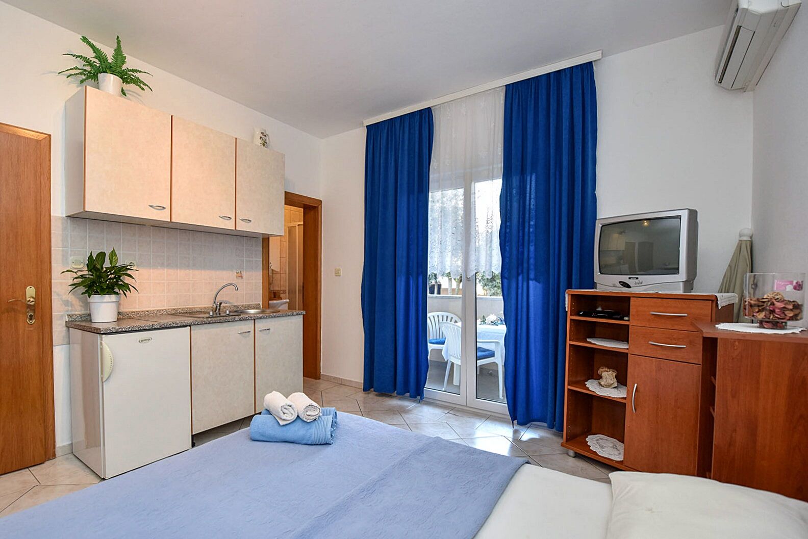 Apartments Mandre near sea 116191-A9