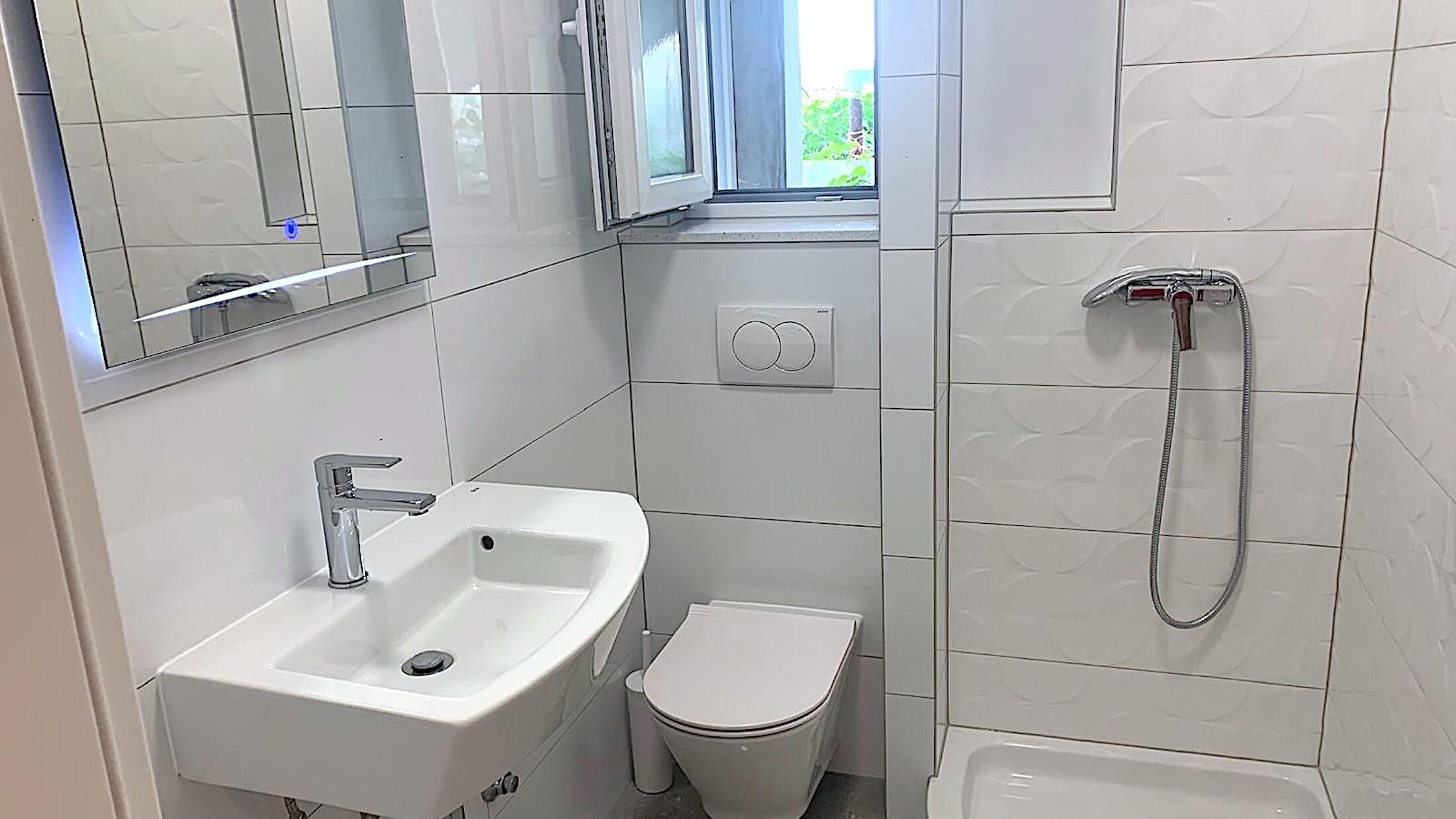 Apartments and Room Leut 34203-A4