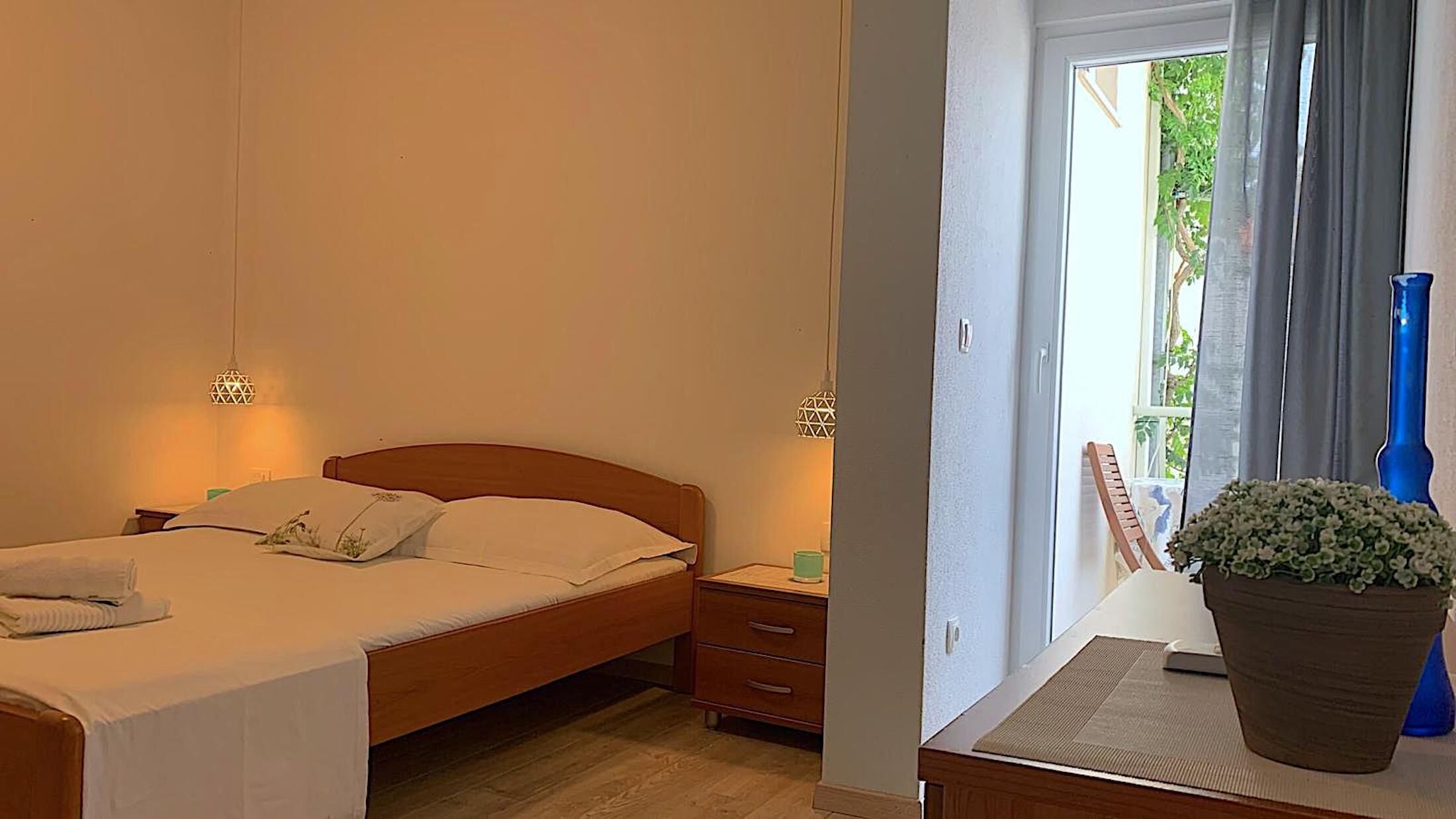 Apartments and Room Leut 34203-A4