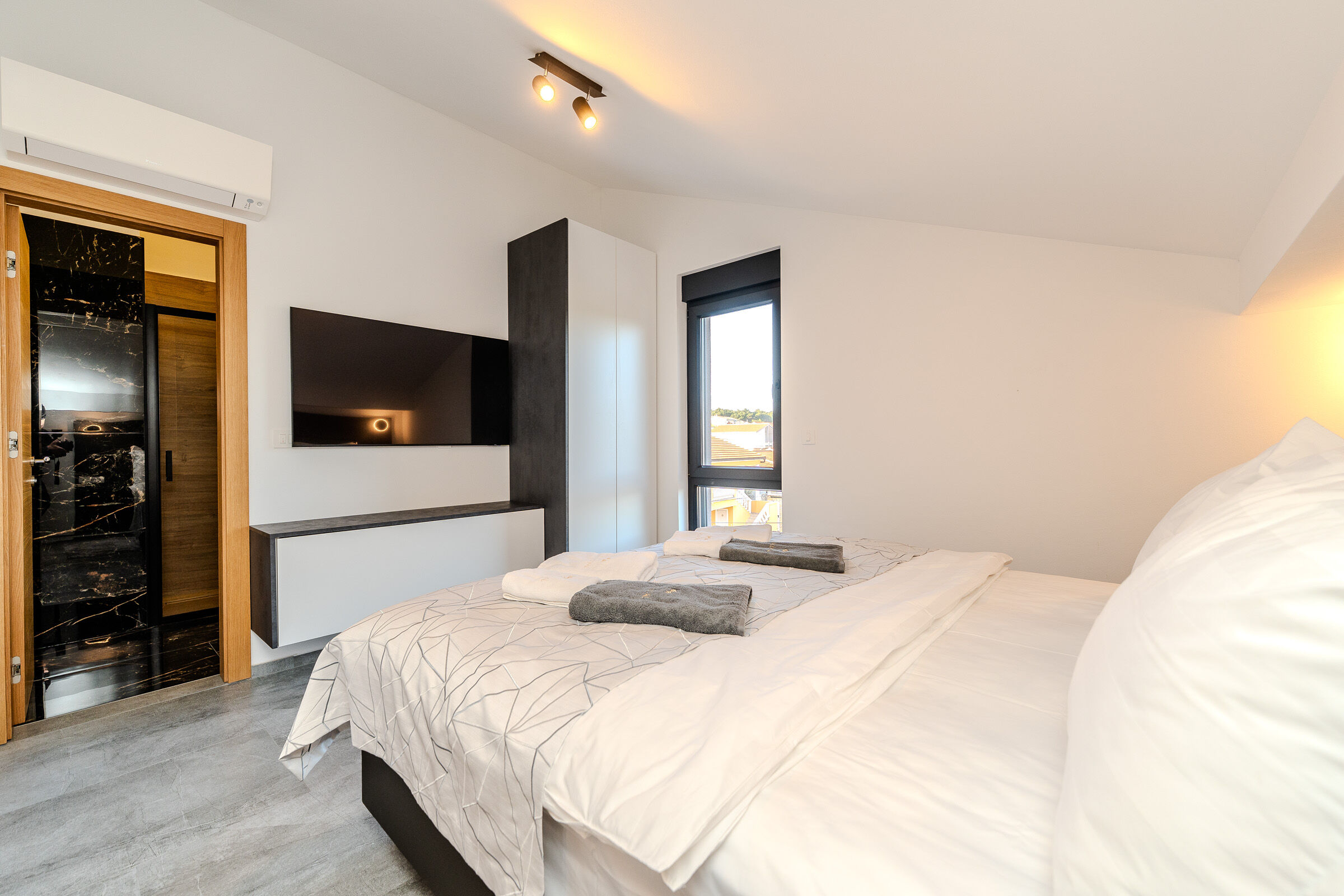 Apartments Villa Royal 44969-A3