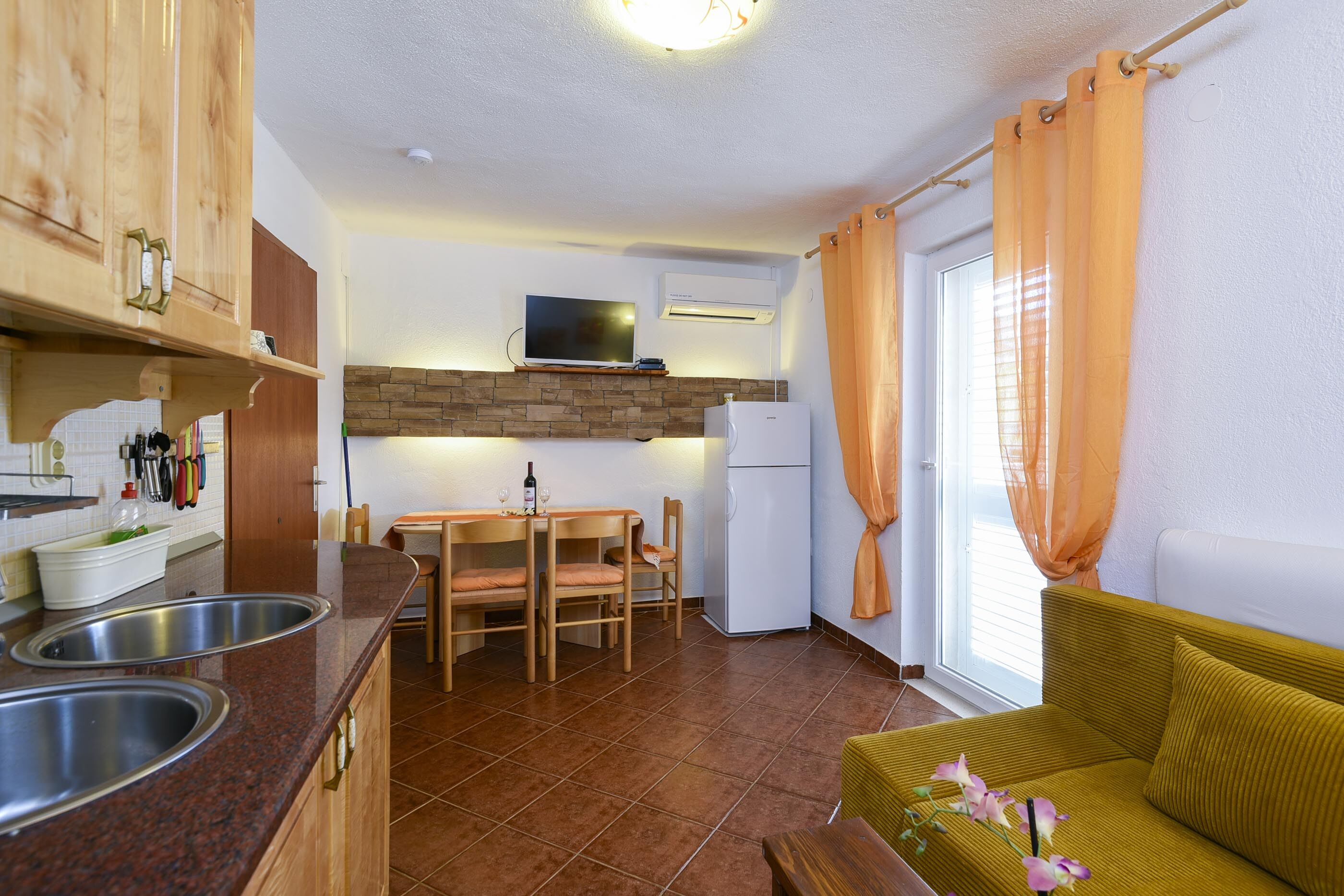 Apartments Vida with garden: 11037-A1