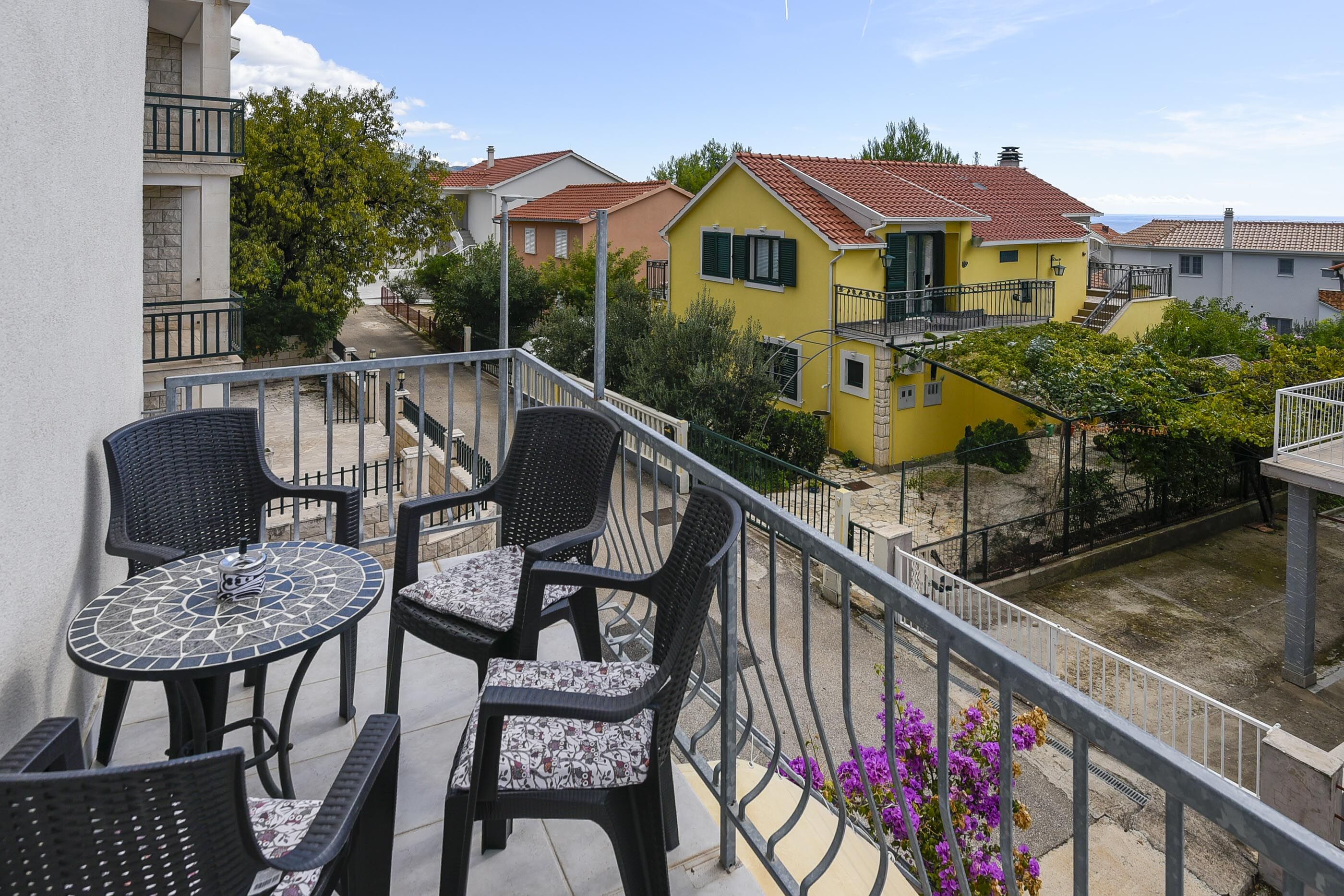 Apartments Vida with garden: 11037-A2