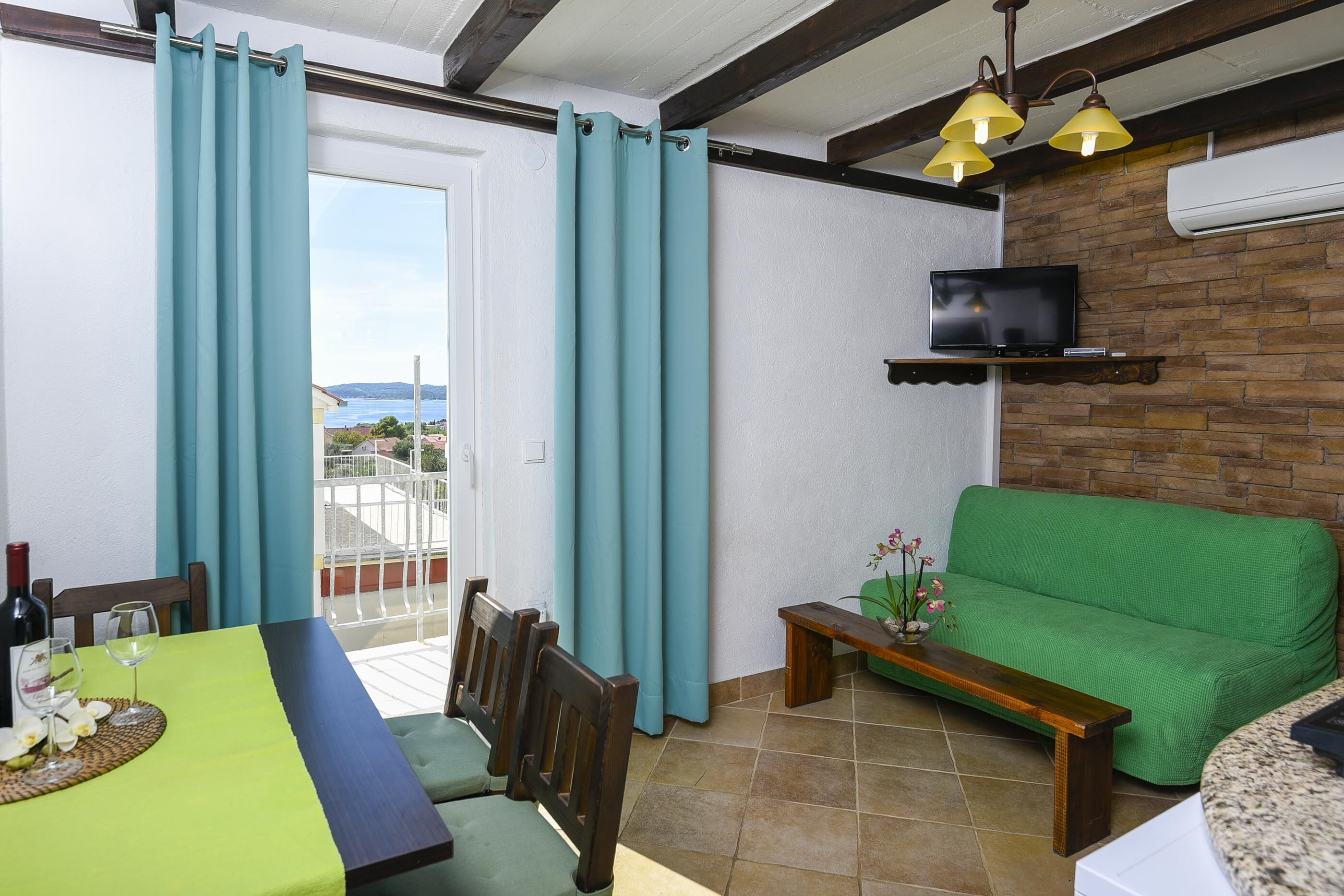 Apartments Vida with garden: 11037-A3