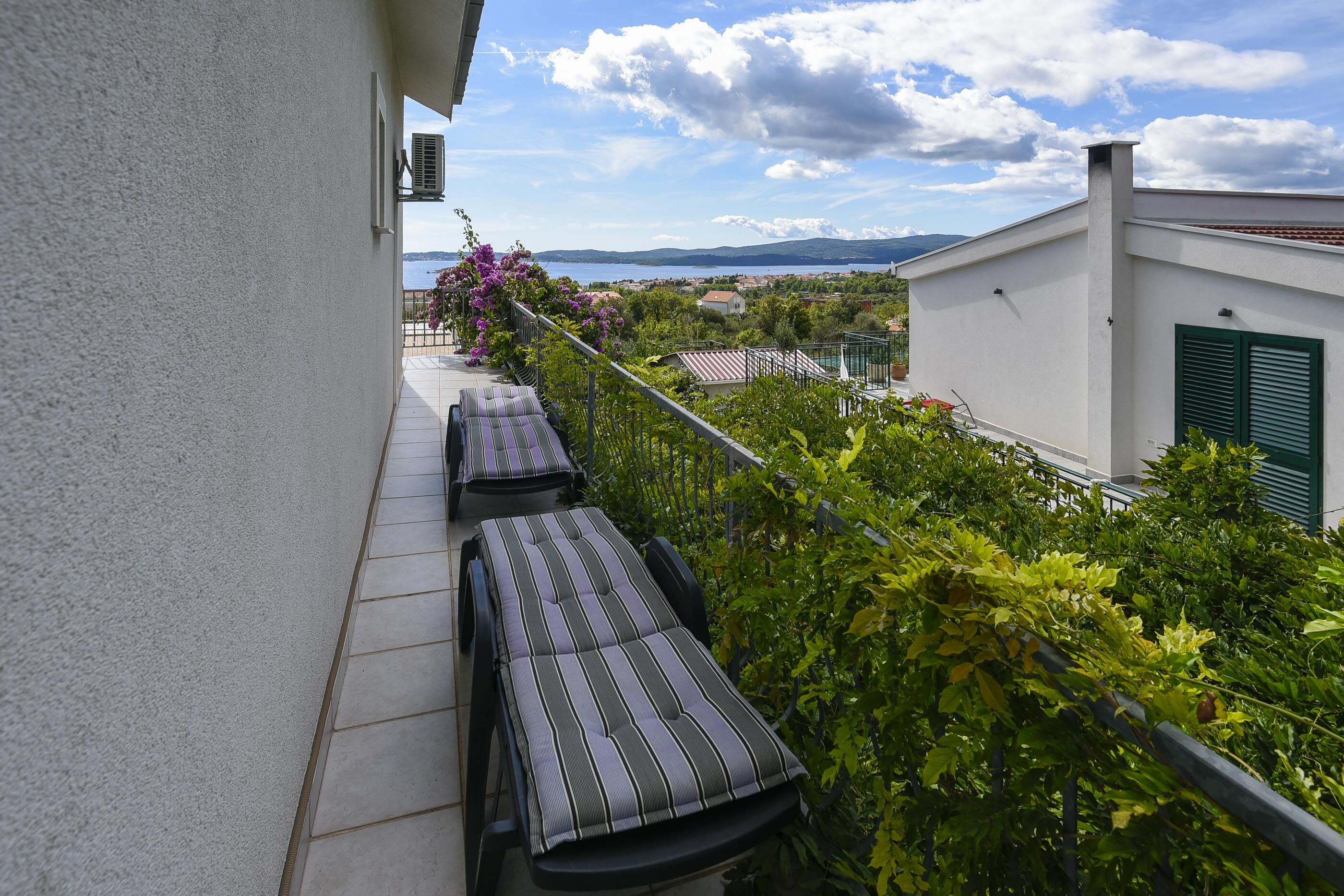 Apartments Vida with garden: 11037-A3