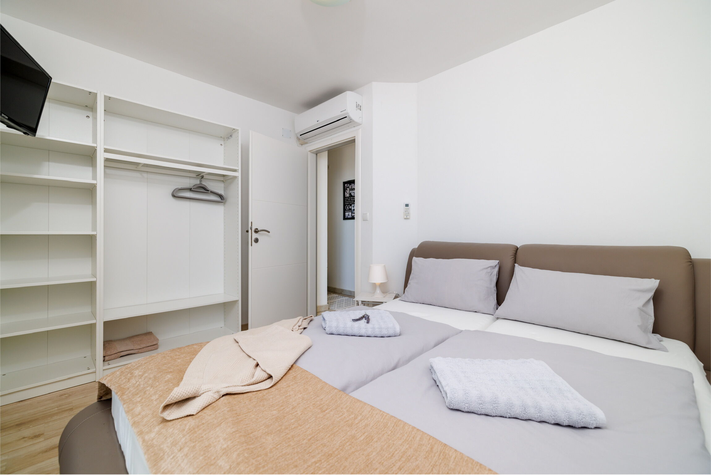 Apartments Jozić 62776-A1